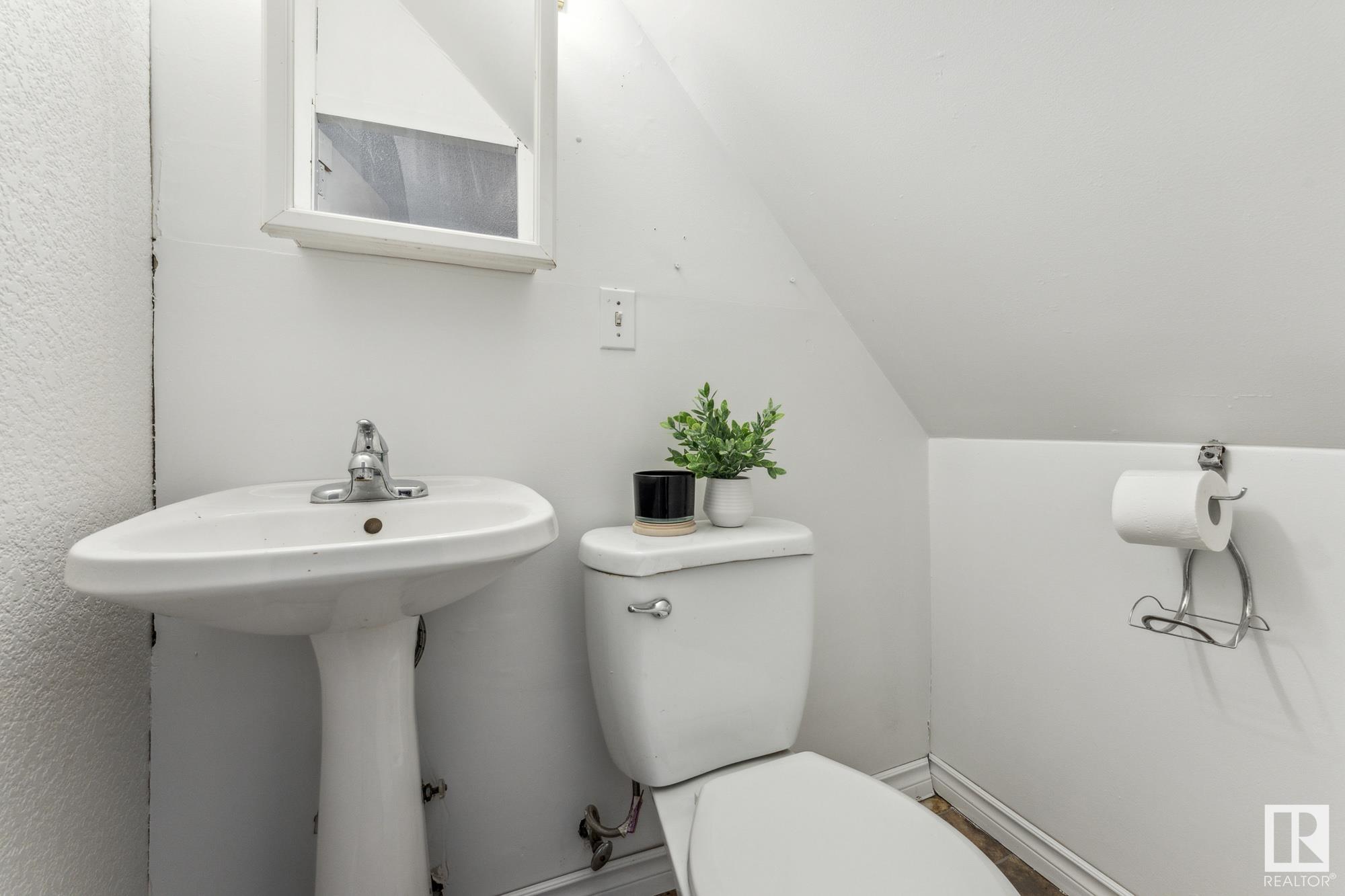      11211 93 ST NW , Edmonton,  ,T5G 1B9 ;  Listing Number: MLS E4415620