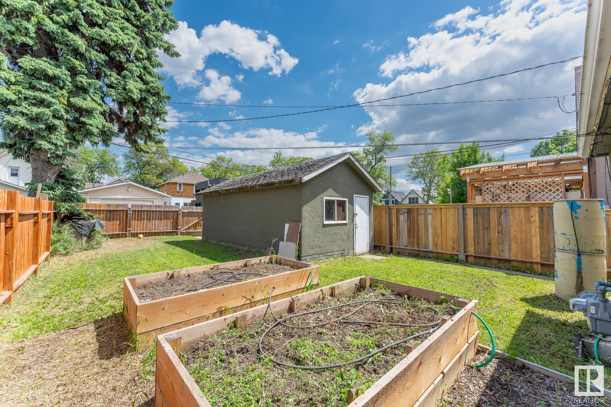     11211 93 ST NW , Edmonton,  ,T5G 1B9 ;  Listing Number: MLS E4415620