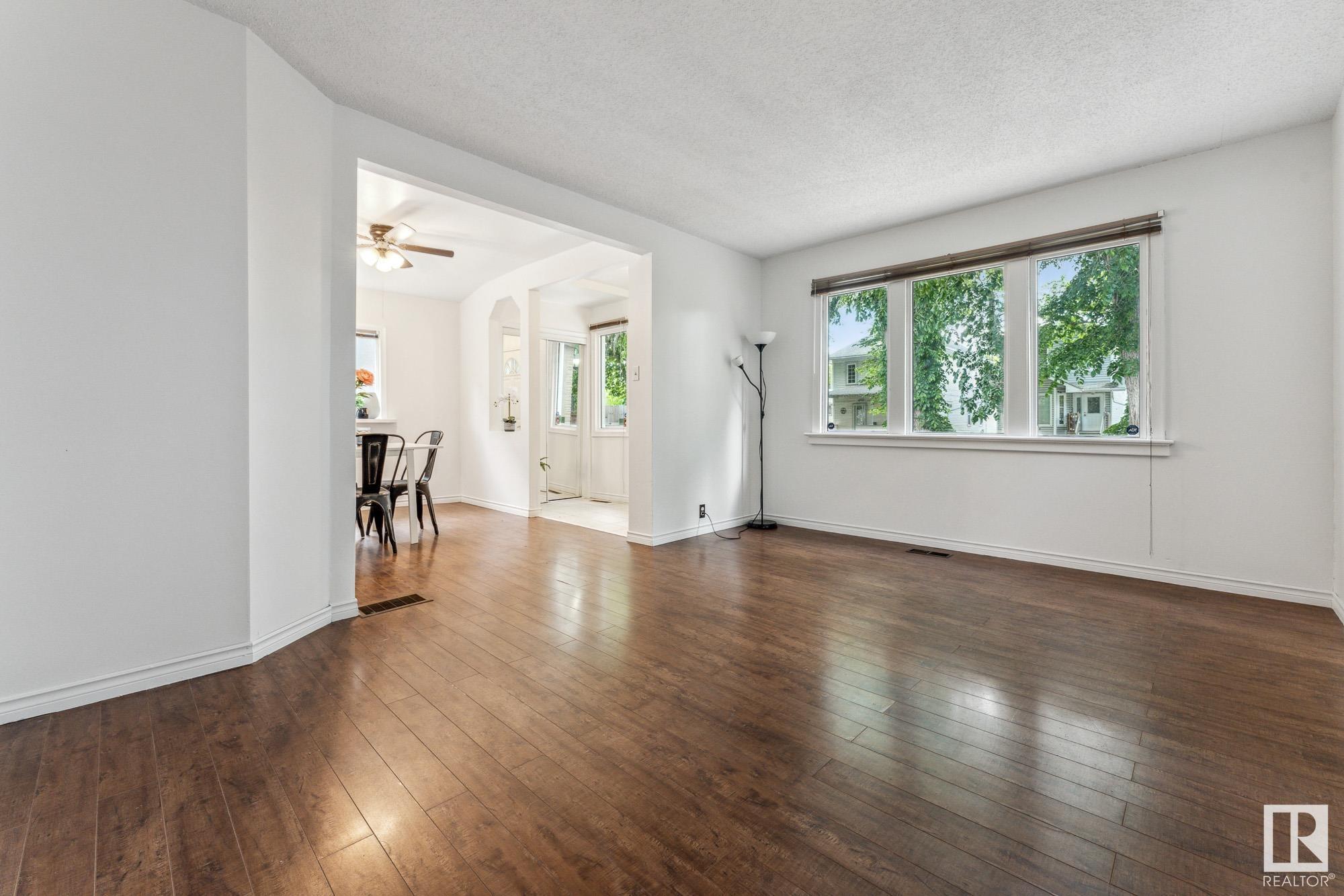      11211 93 ST NW , Edmonton,  ,T5G 1B9 ;  Listing Number: MLS E4415620