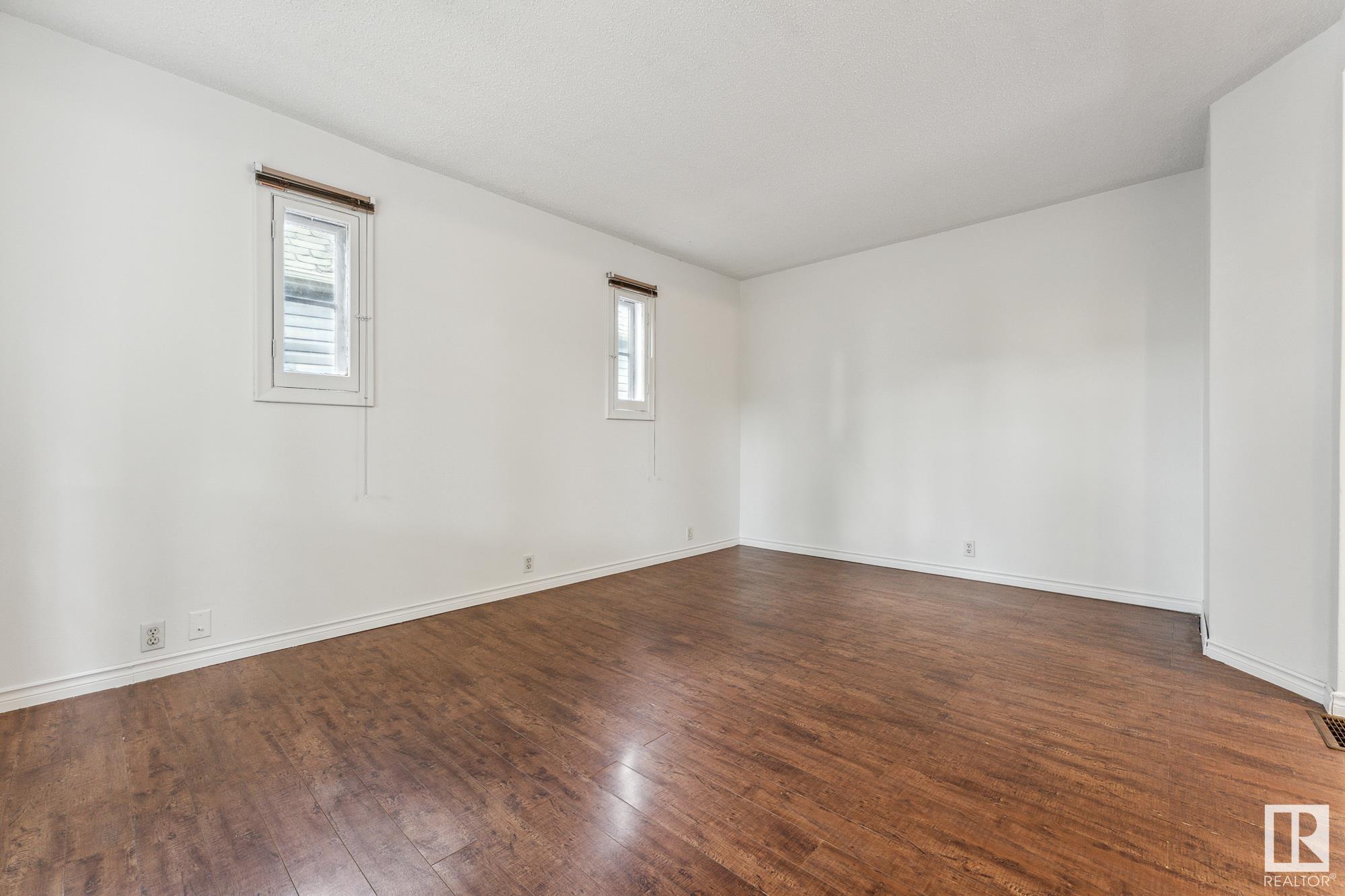      11211 93 ST NW , Edmonton,  ,T5G 1B9 ;  Listing Number: MLS E4415620