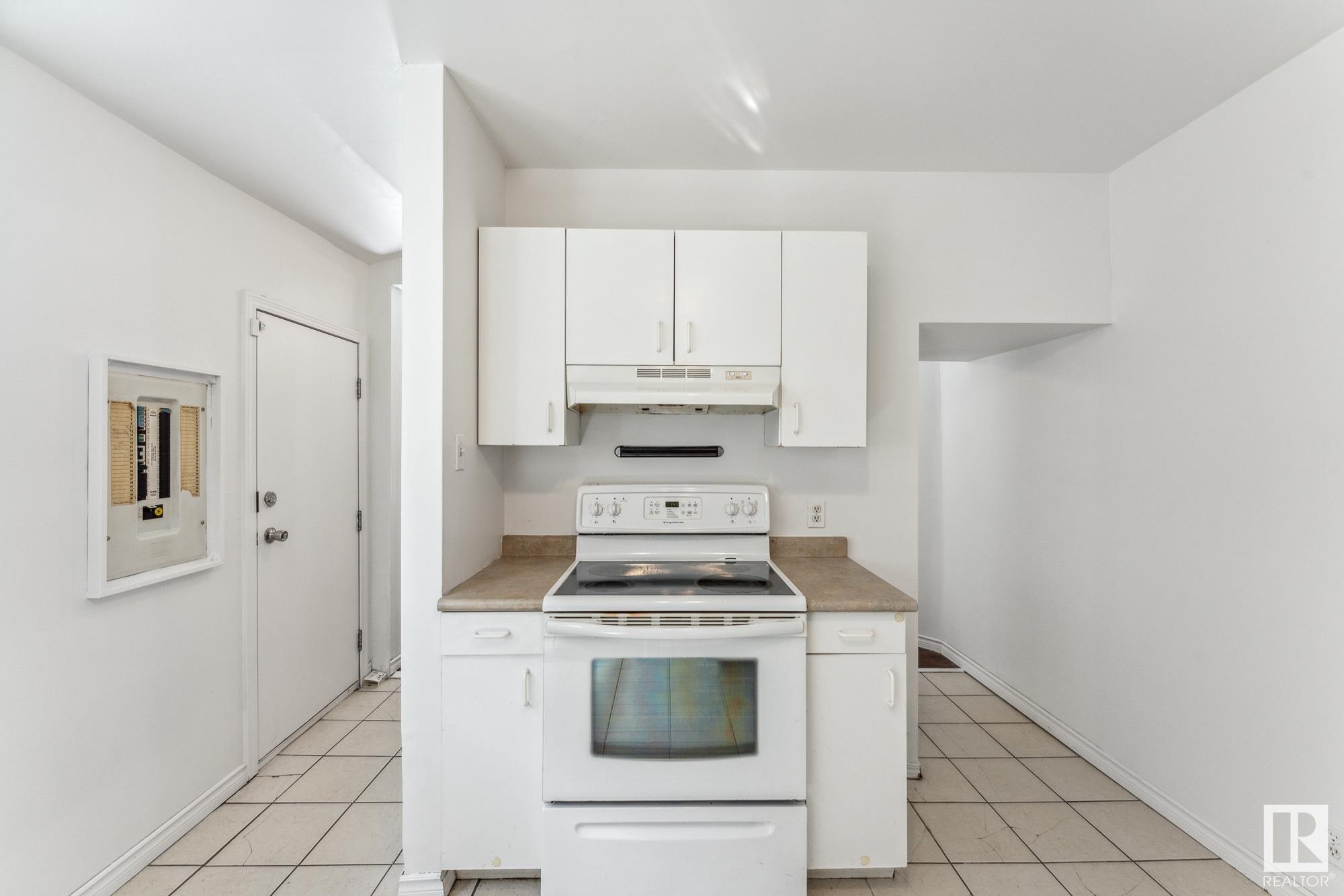      11211 93 ST NW , Edmonton,  ,T5G 1B9 ;  Listing Number: MLS E4415620