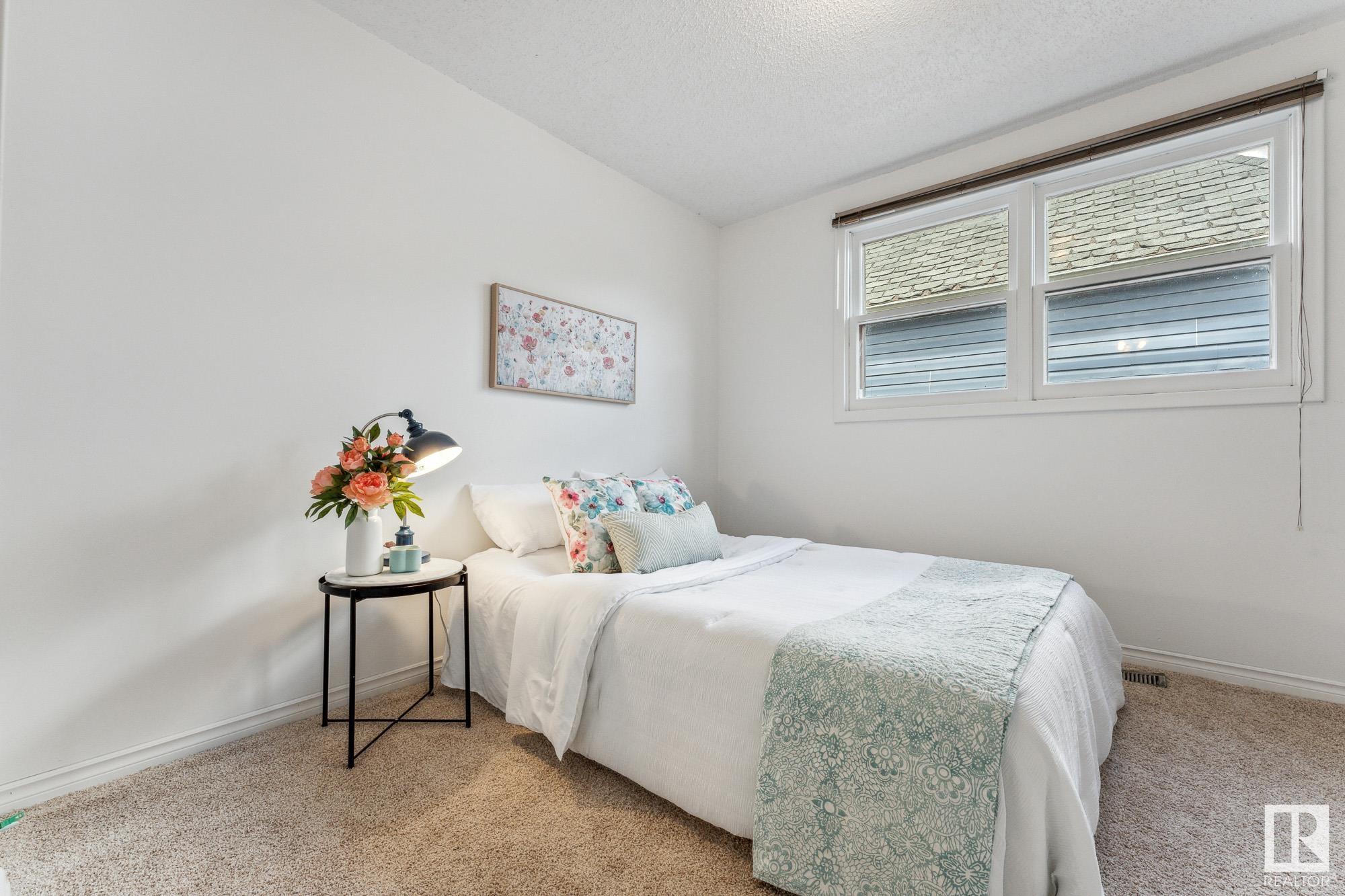      11211 93 ST NW , Edmonton,  ,T5G 1B9 ;  Listing Number: MLS E4415620