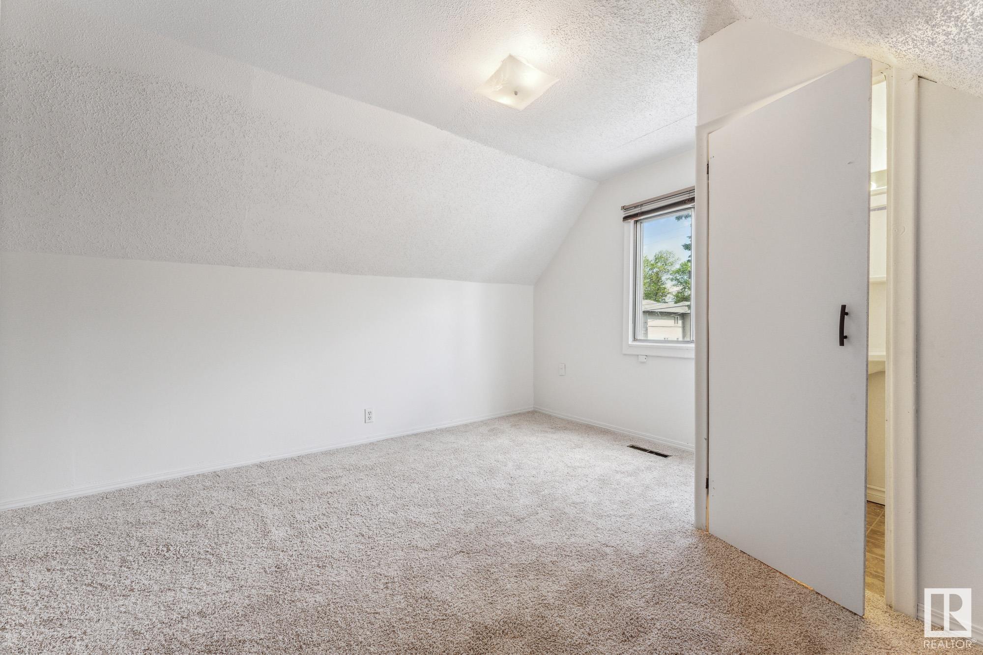      11211 93 ST NW , Edmonton,  ,T5G 1B9 ;  Listing Number: MLS E4415620