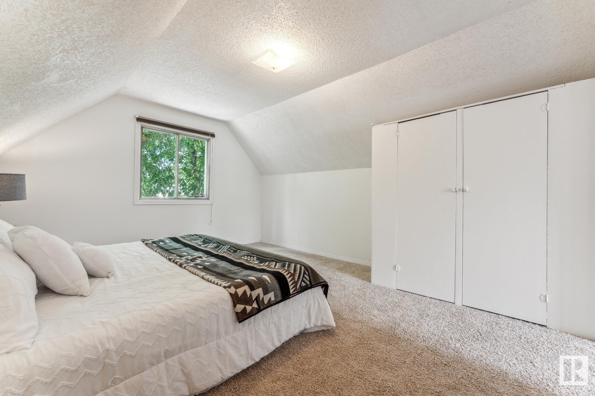      11211 93 ST NW , Edmonton,  ,T5G 1B9 ;  Listing Number: MLS E4415620