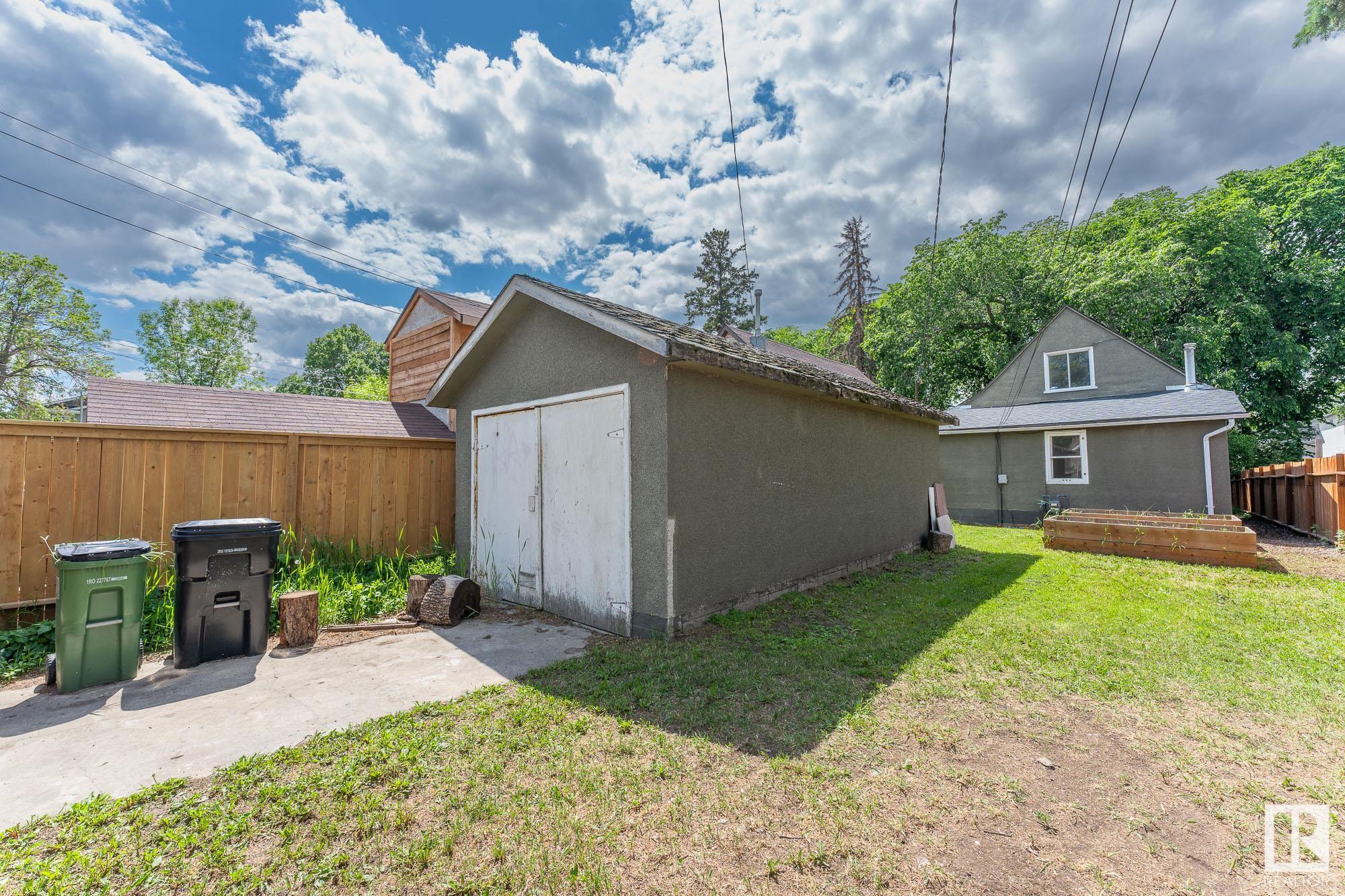      11211 93 ST NW , Edmonton,  ,T5G 1B9 ;  Listing Number: MLS E4415620