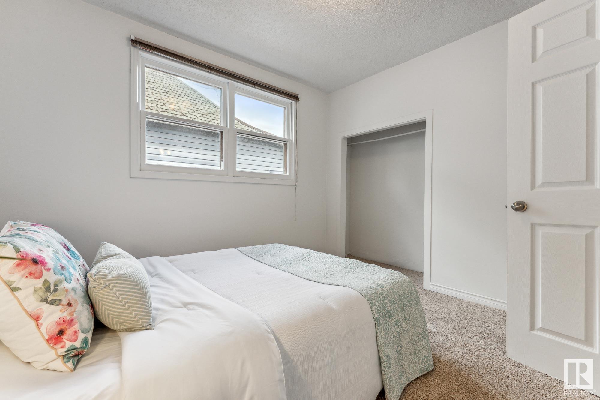      11211 93 ST NW , Edmonton,  ,T5G 1B9 ;  Listing Number: MLS E4415620