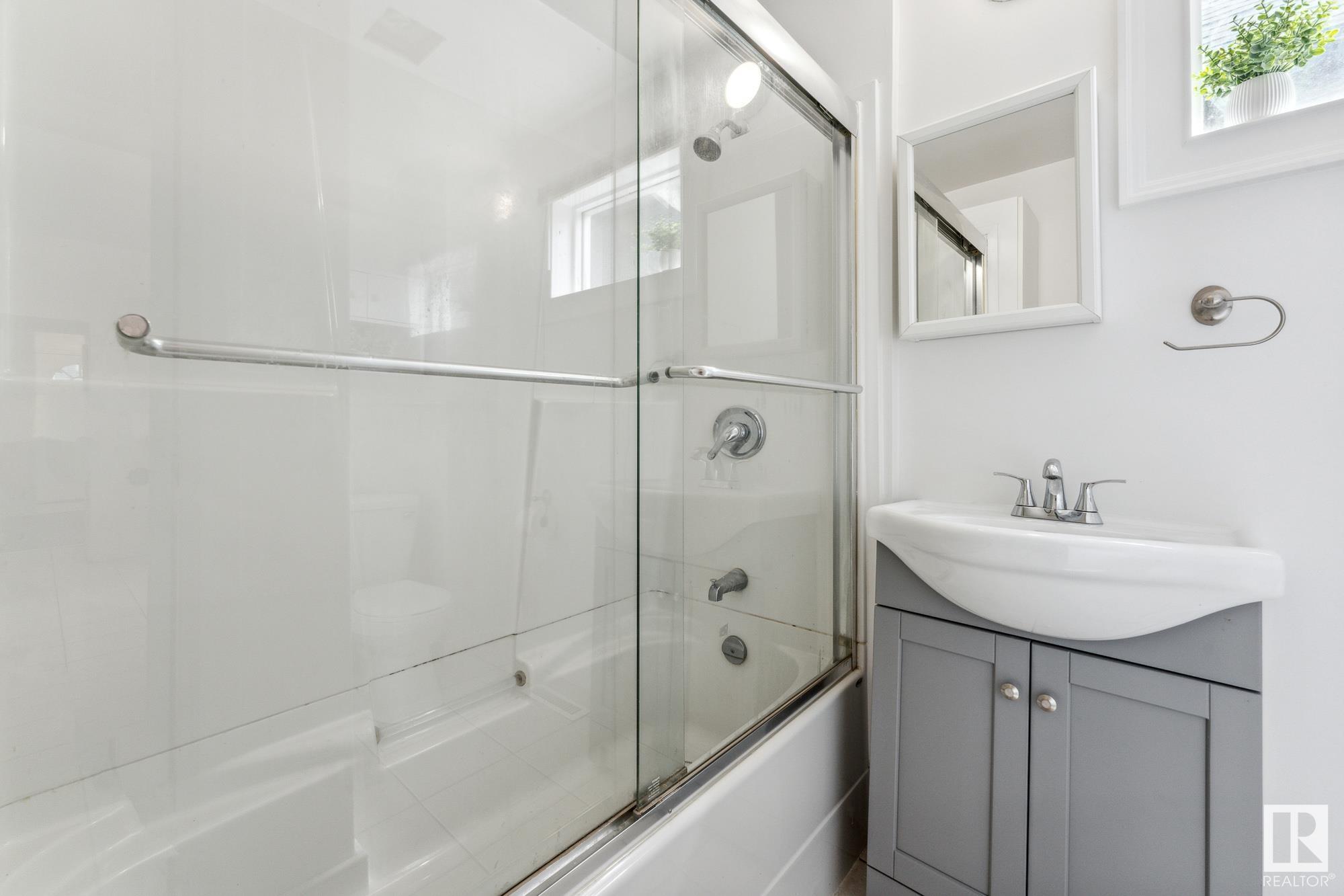      11211 93 ST NW , Edmonton,  ,T5G 1B9 ;  Listing Number: MLS E4415620