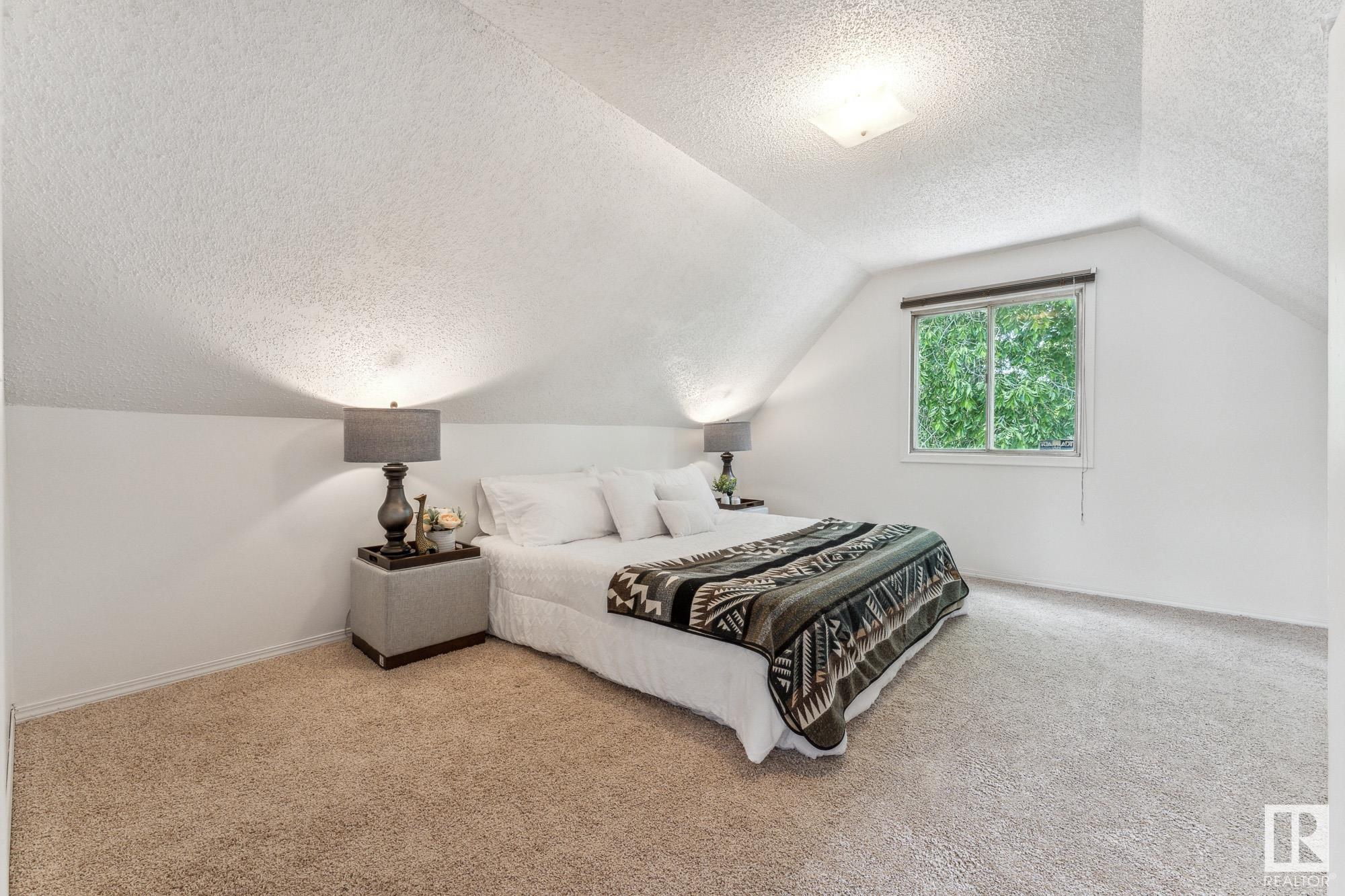      11211 93 ST NW , Edmonton,  ,T5G 1B9 ;  Listing Number: MLS E4415620