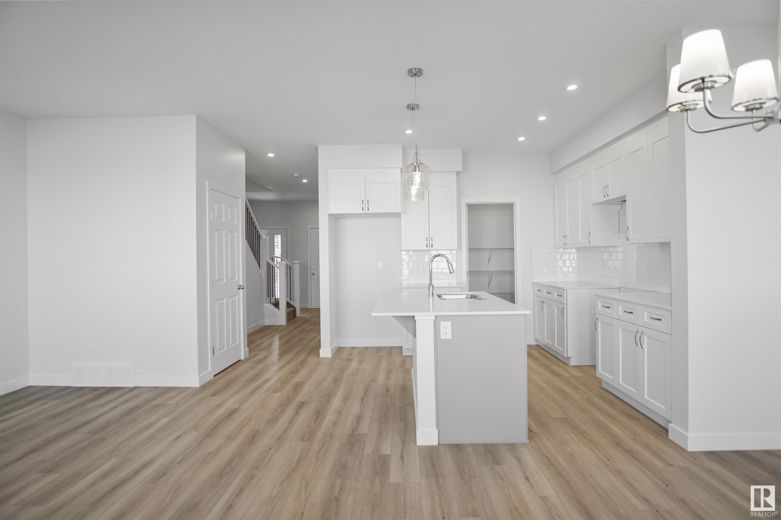      4664 177 AV NW , Edmonton,  ,T5Y 4G4 ;  Listing Number: MLS E4415621