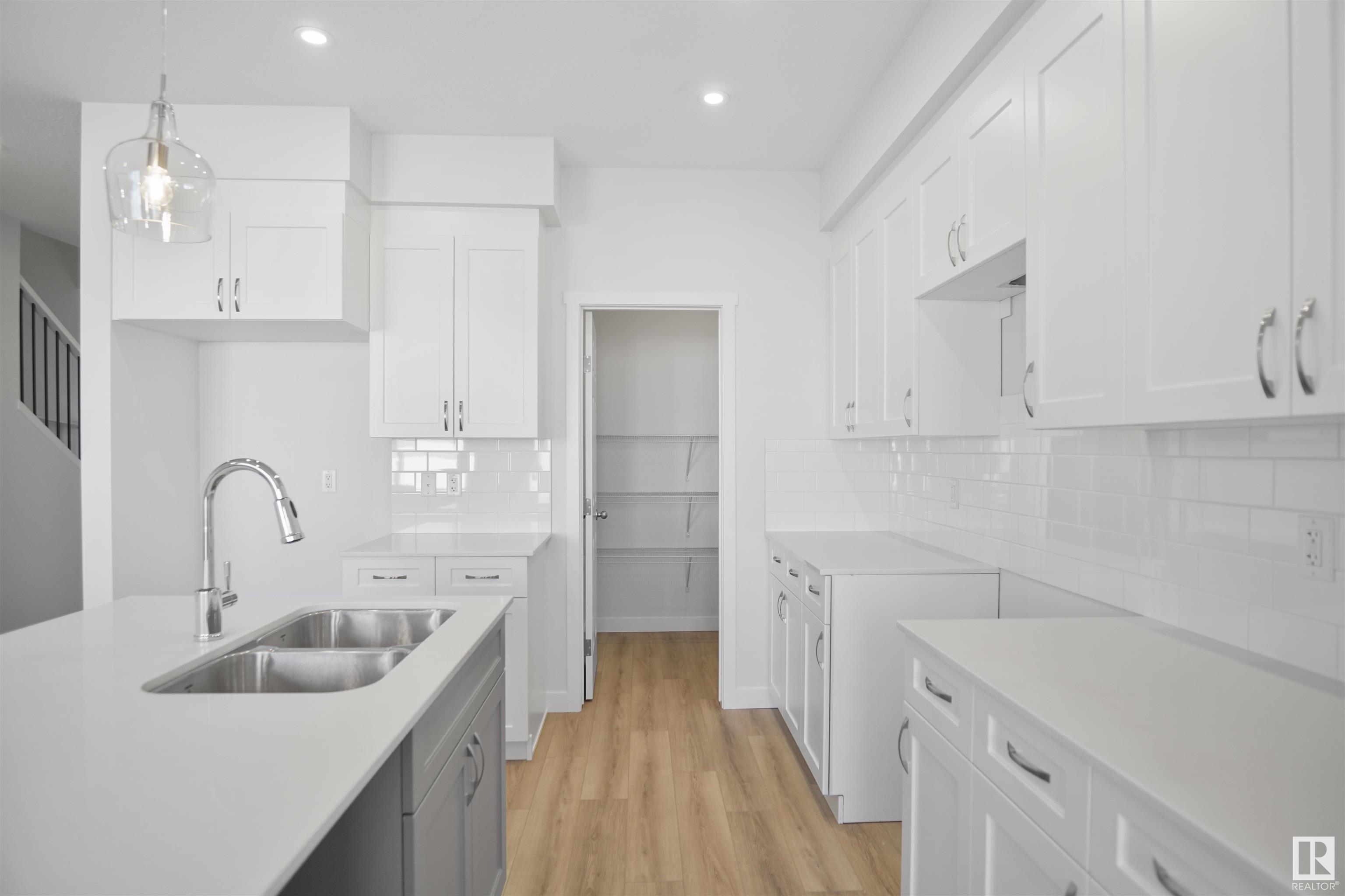      4664 177 AV NW , Edmonton,  ,T5Y 4G4 ;  Listing Number: MLS E4415621