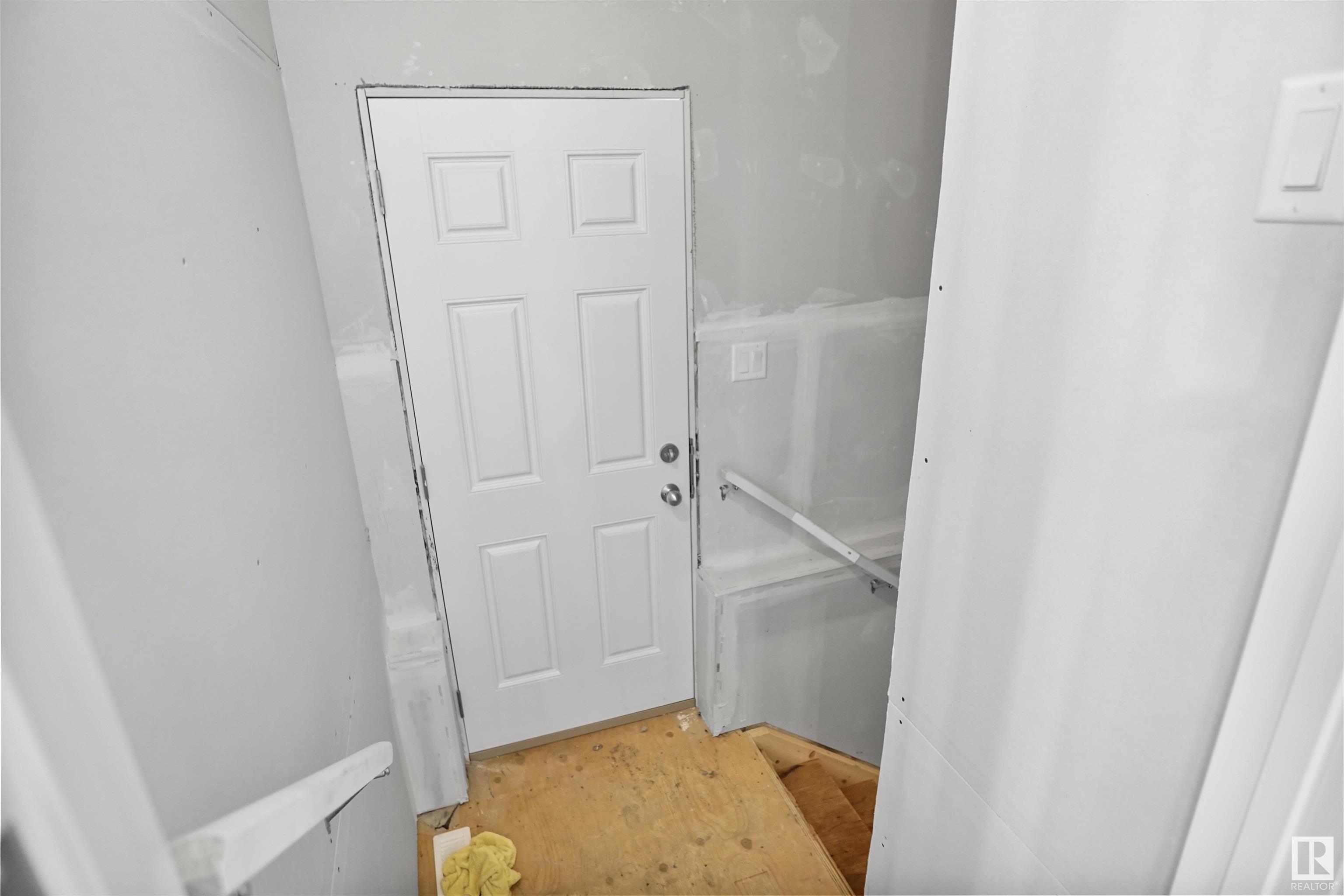      4664 177 AV NW , Edmonton,  ,T5Y 4G4 ;  Listing Number: MLS E4415621