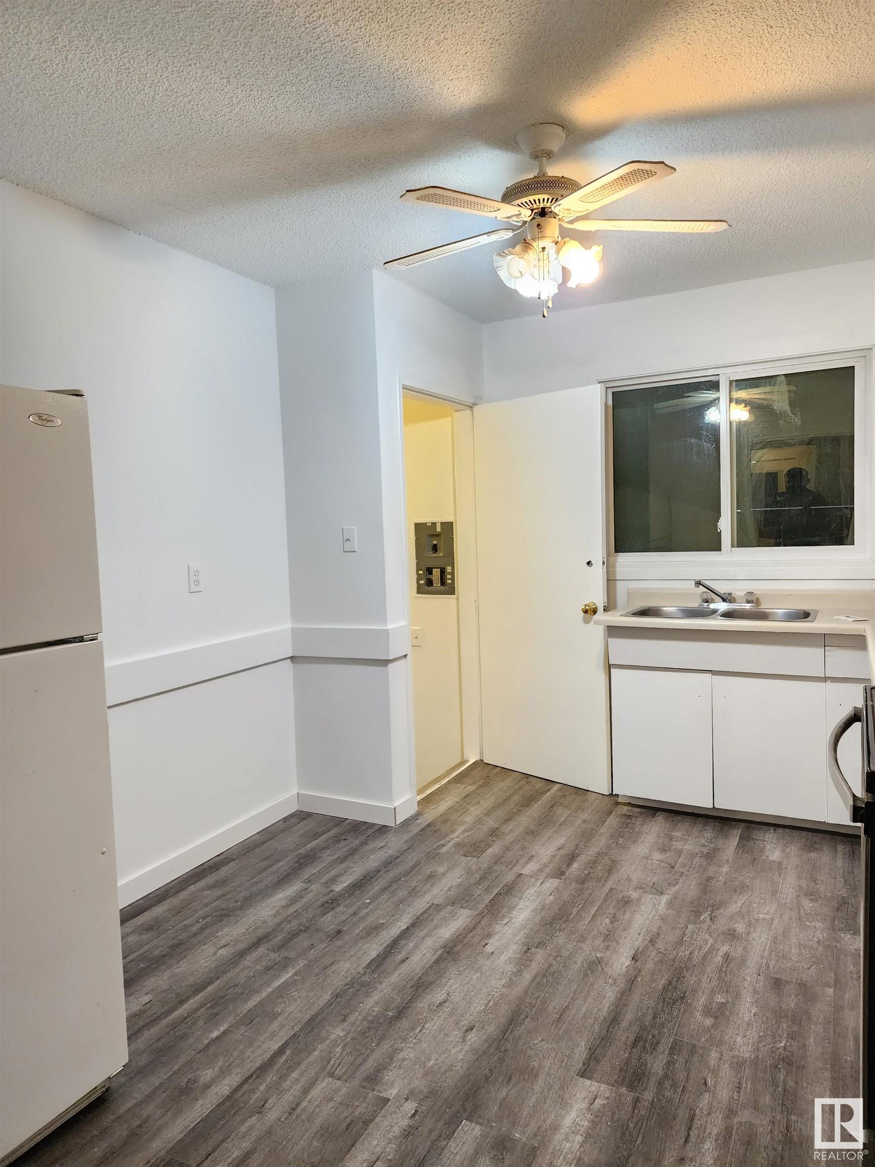      11809/11811 40 ST NW , Edmonton,  ,T5W 2K7 ;  Listing Number: MLS E4415727