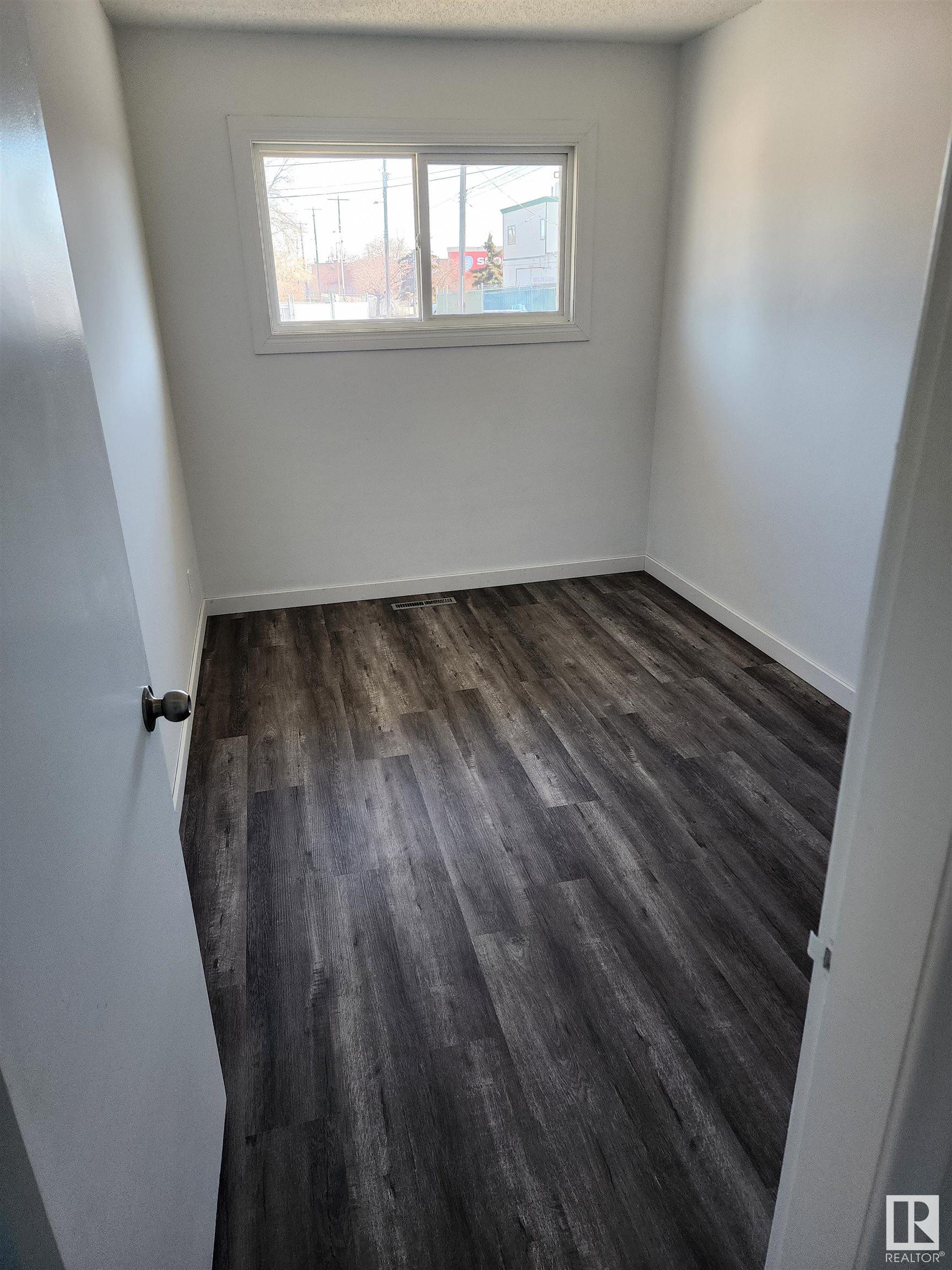      11809/11811 40 ST NW , Edmonton,  ,T5W 2K7 ;  Listing Number: MLS E4415727