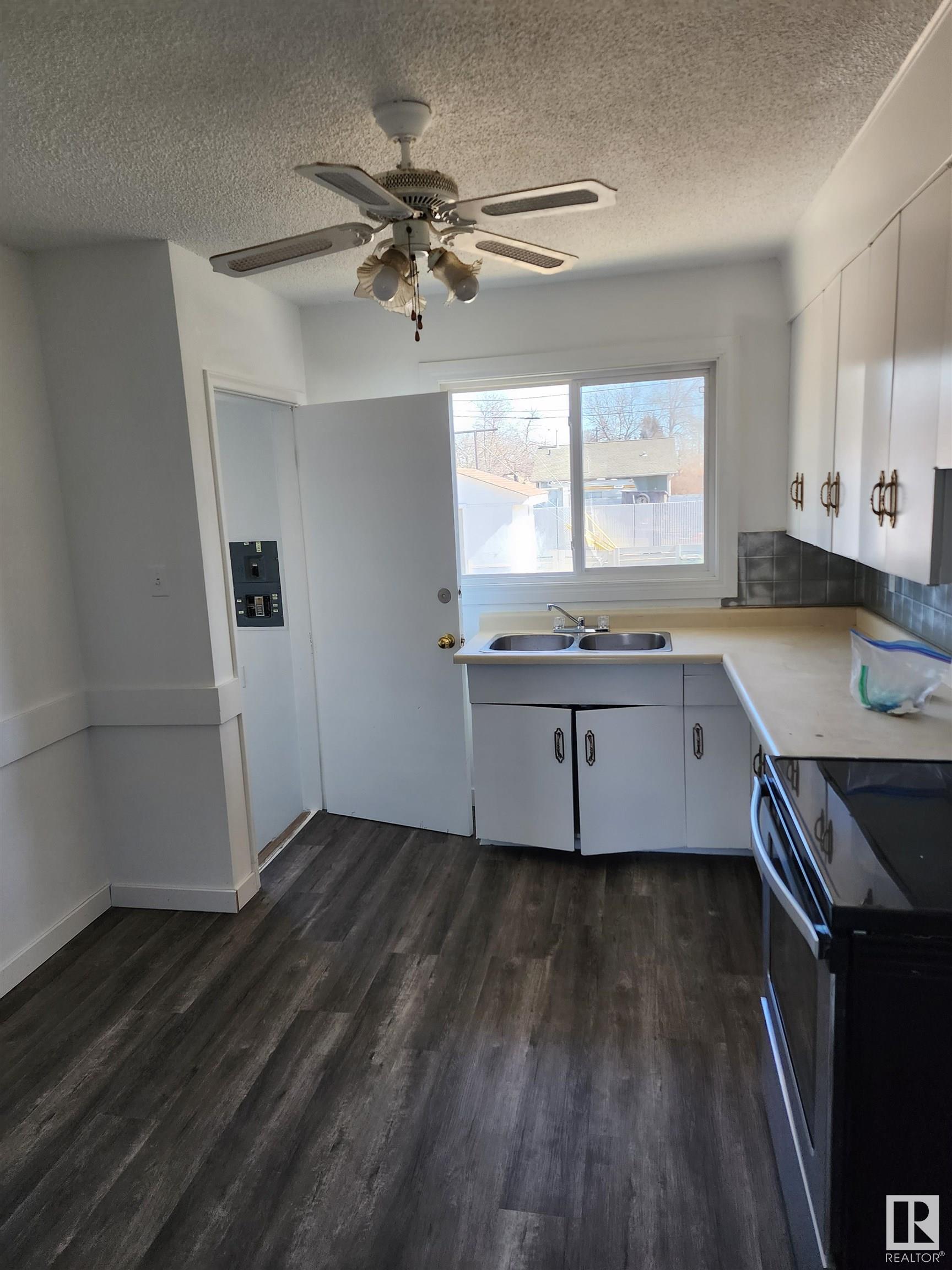      11809/11811 40 ST NW , Edmonton,  ,T5W 2K7 ;  Listing Number: MLS E4415727