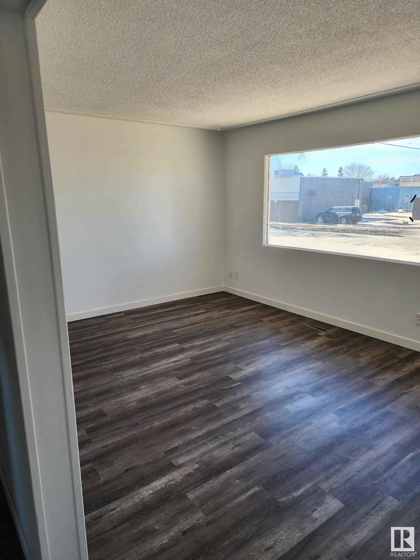      11809/11811 40 ST NW , Edmonton,  ,T5W 2K7 ;  Listing Number: MLS E4415727