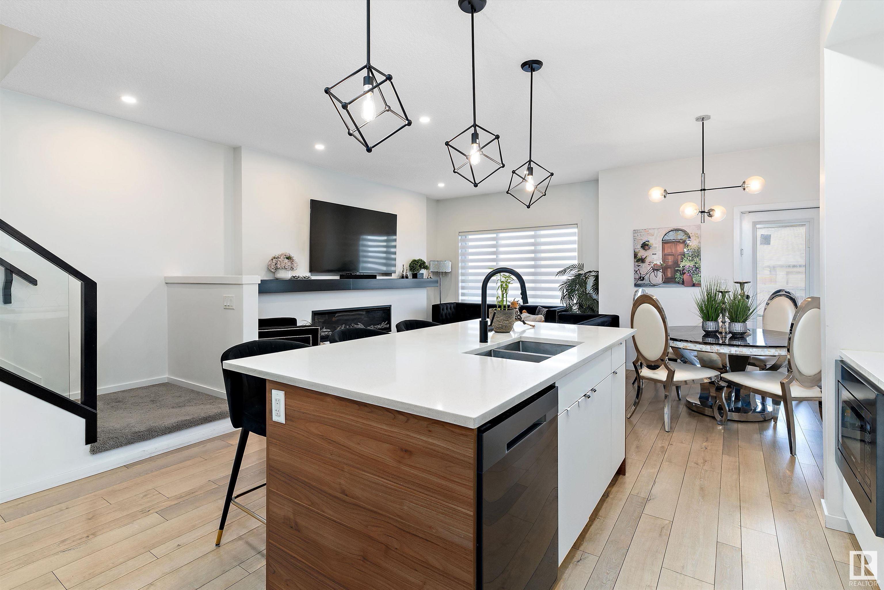      8032 174A AV NW , Edmonton,  ,T5Z 0P6 ;  Listing Number: MLS E4415730
