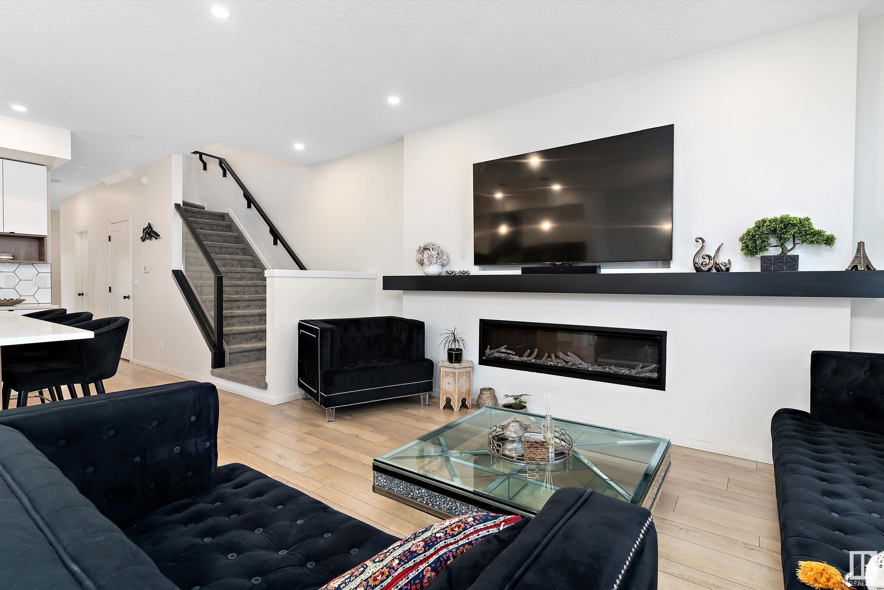      8032 174A AV NW , Edmonton,  ,T5Z 0P6 ;  Listing Number: MLS E4415730