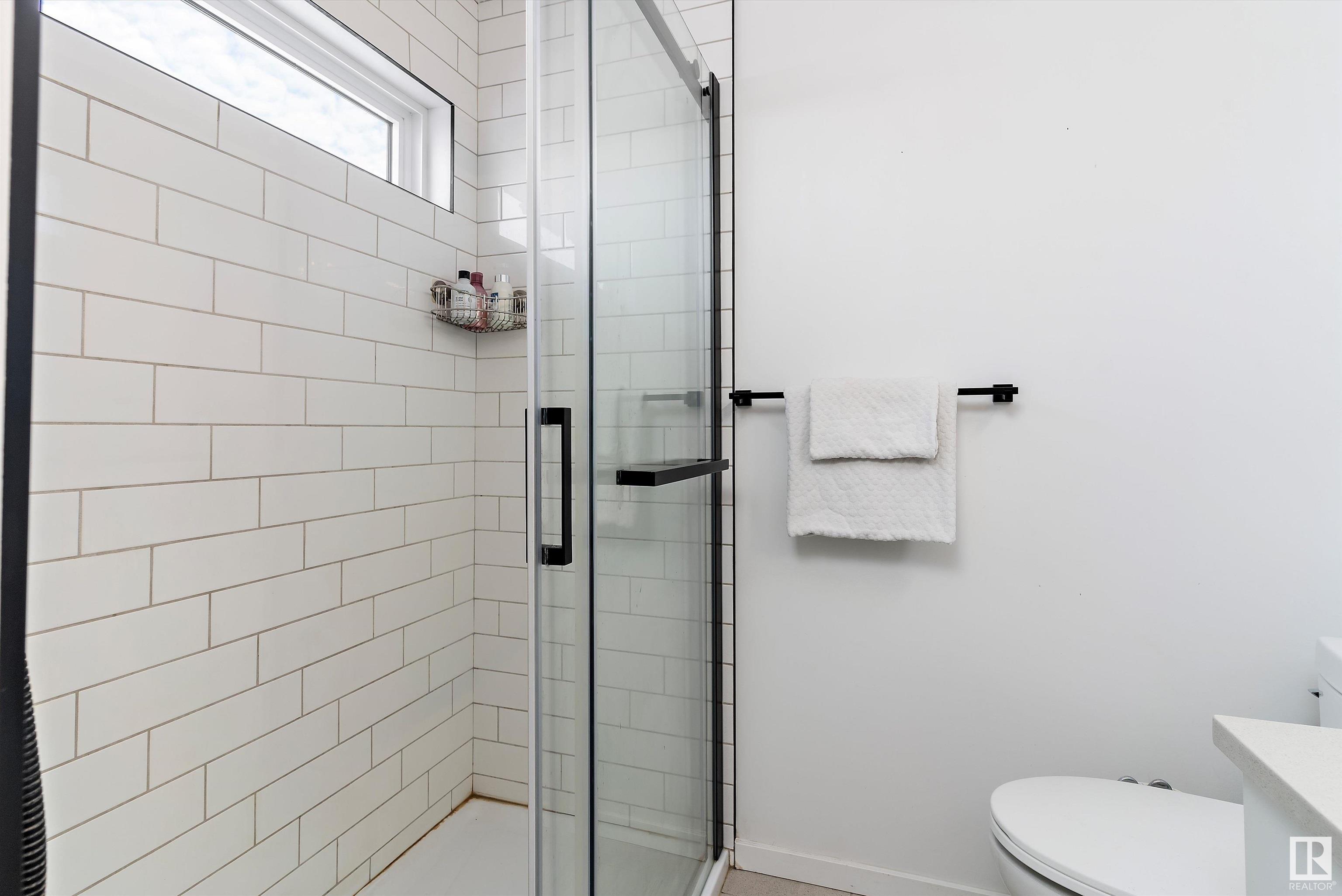      8032 174A AV NW , Edmonton,  ,T5Z 0P6 ;  Listing Number: MLS E4415730