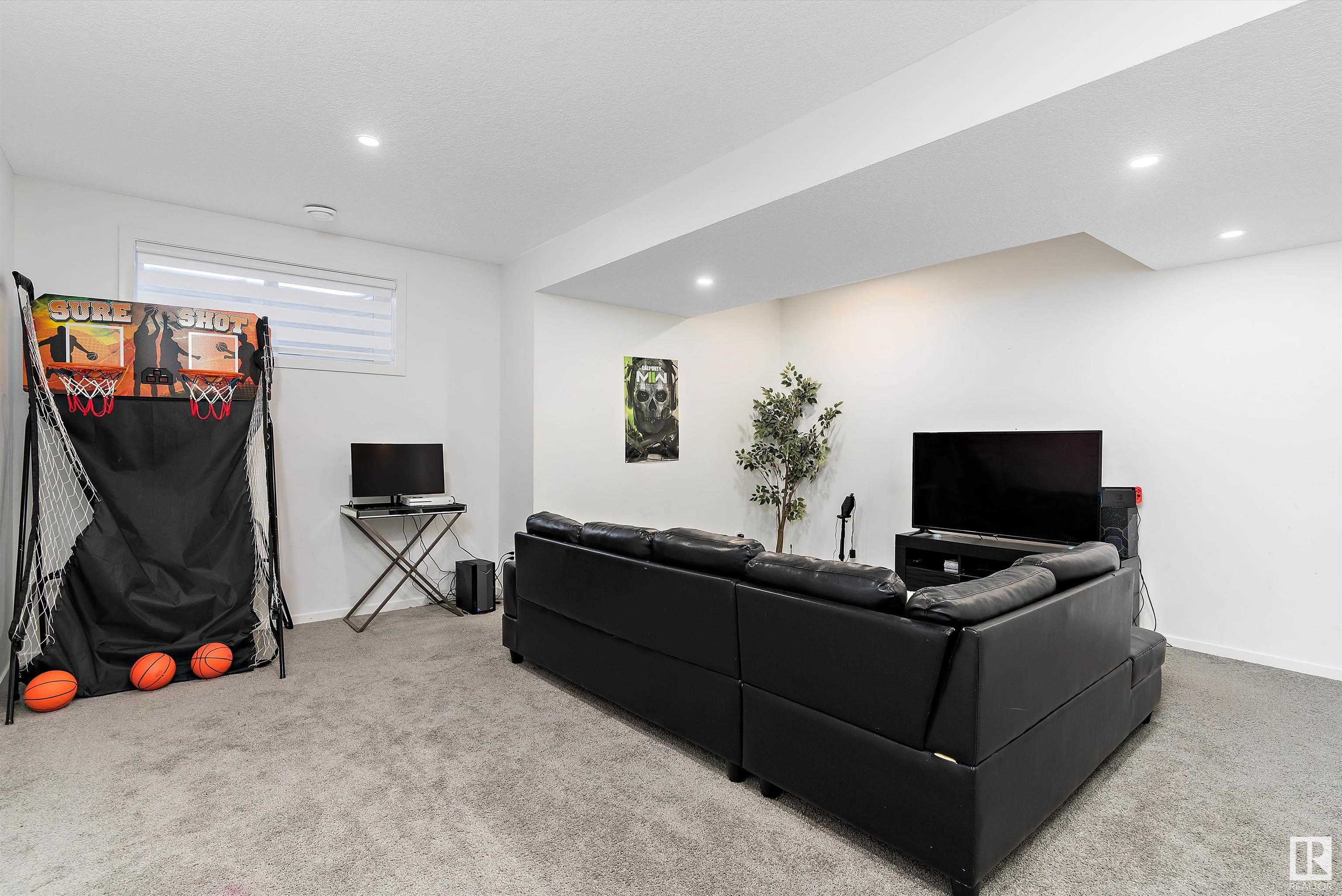      8032 174A AV NW , Edmonton,  ,T5Z 0P6 ;  Listing Number: MLS E4415730