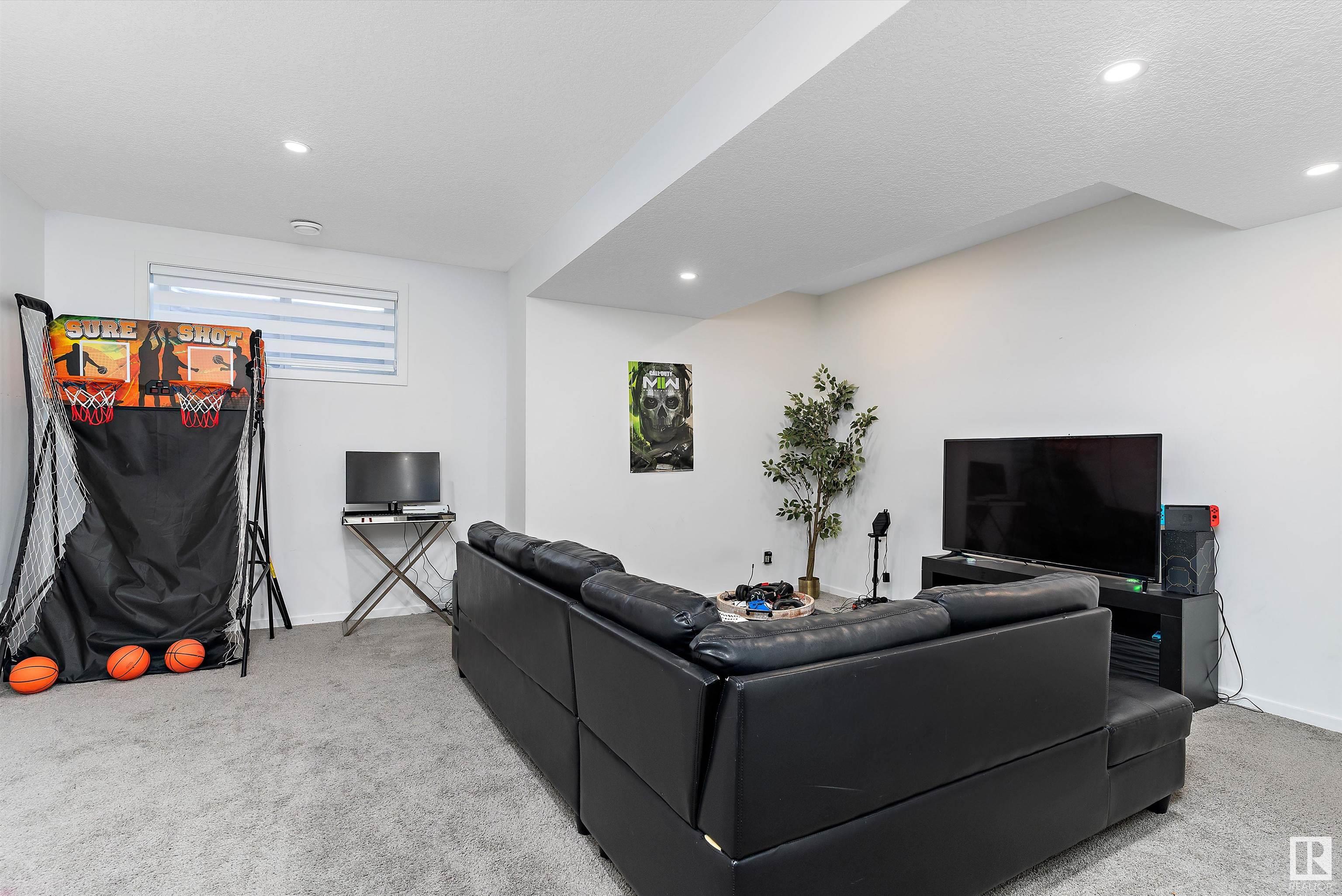      8032 174A AV NW , Edmonton,  ,T5Z 0P6 ;  Listing Number: MLS E4415730