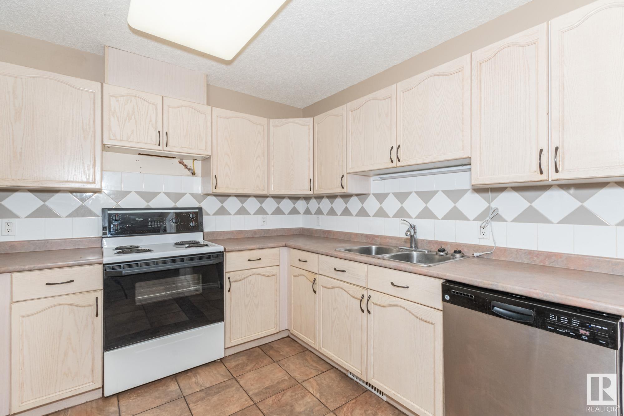      #1 160 KINGSWOOD BV , St. Albert,  ,T8N 6Z2 ;  Listing Number: MLS E4415733