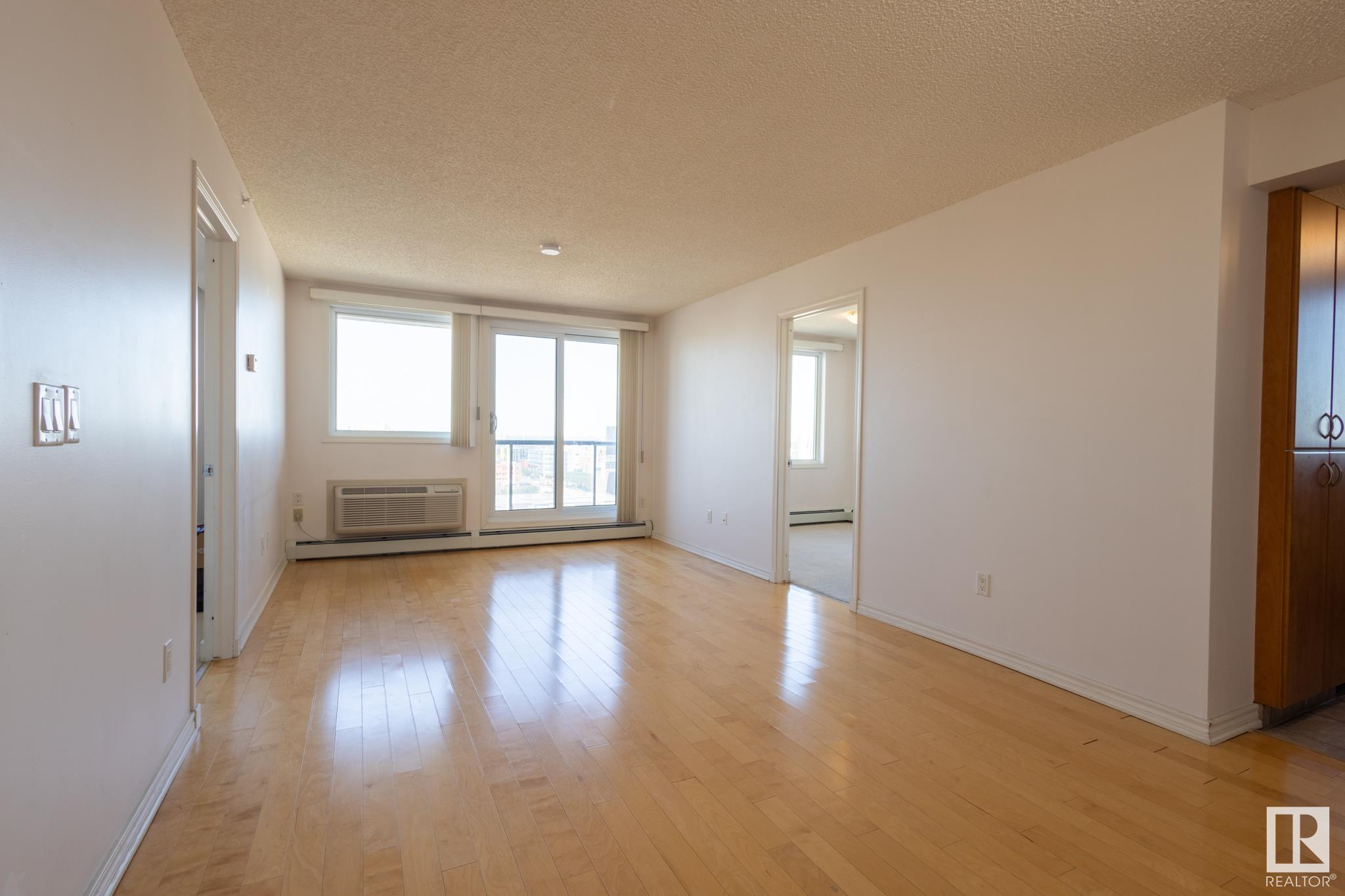      #1501 10303 105 ST NW , Edmonton,  ,T5J 5G3 ;  Listing Number: MLS E4415758