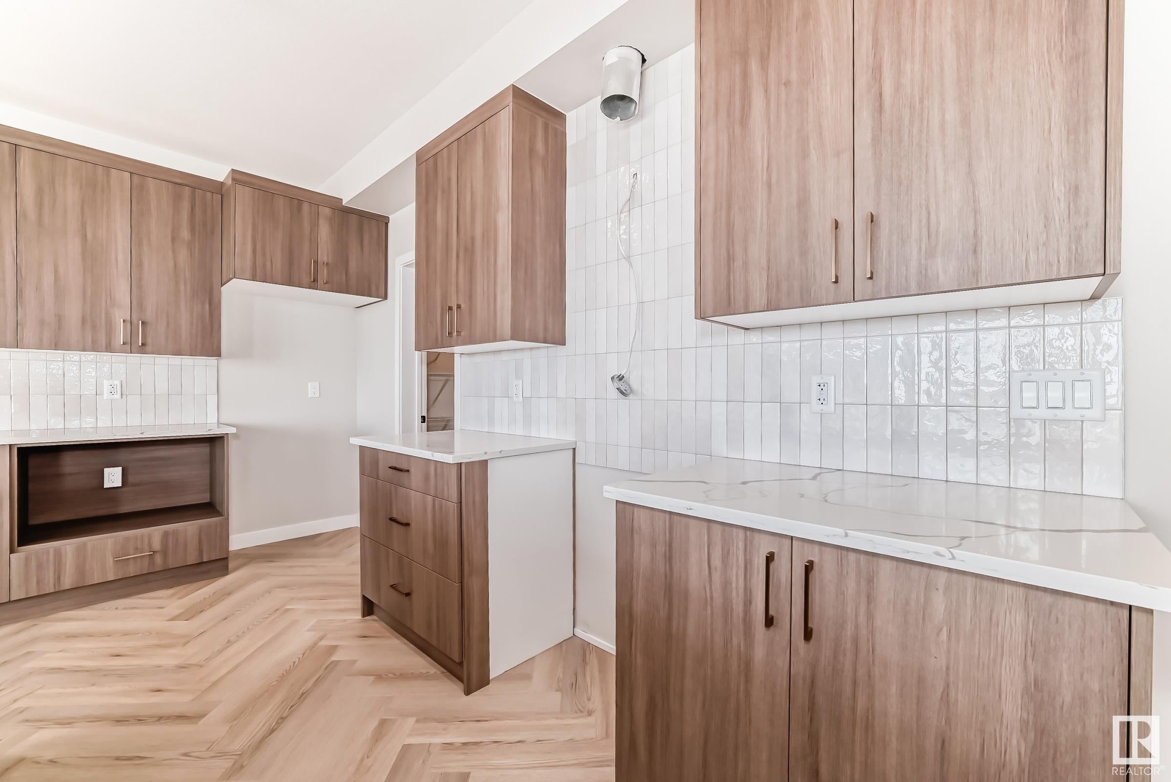      3327 169 ST SW , Edmonton,  ,T6W 5M3 ;  Listing Number: MLS E4415794