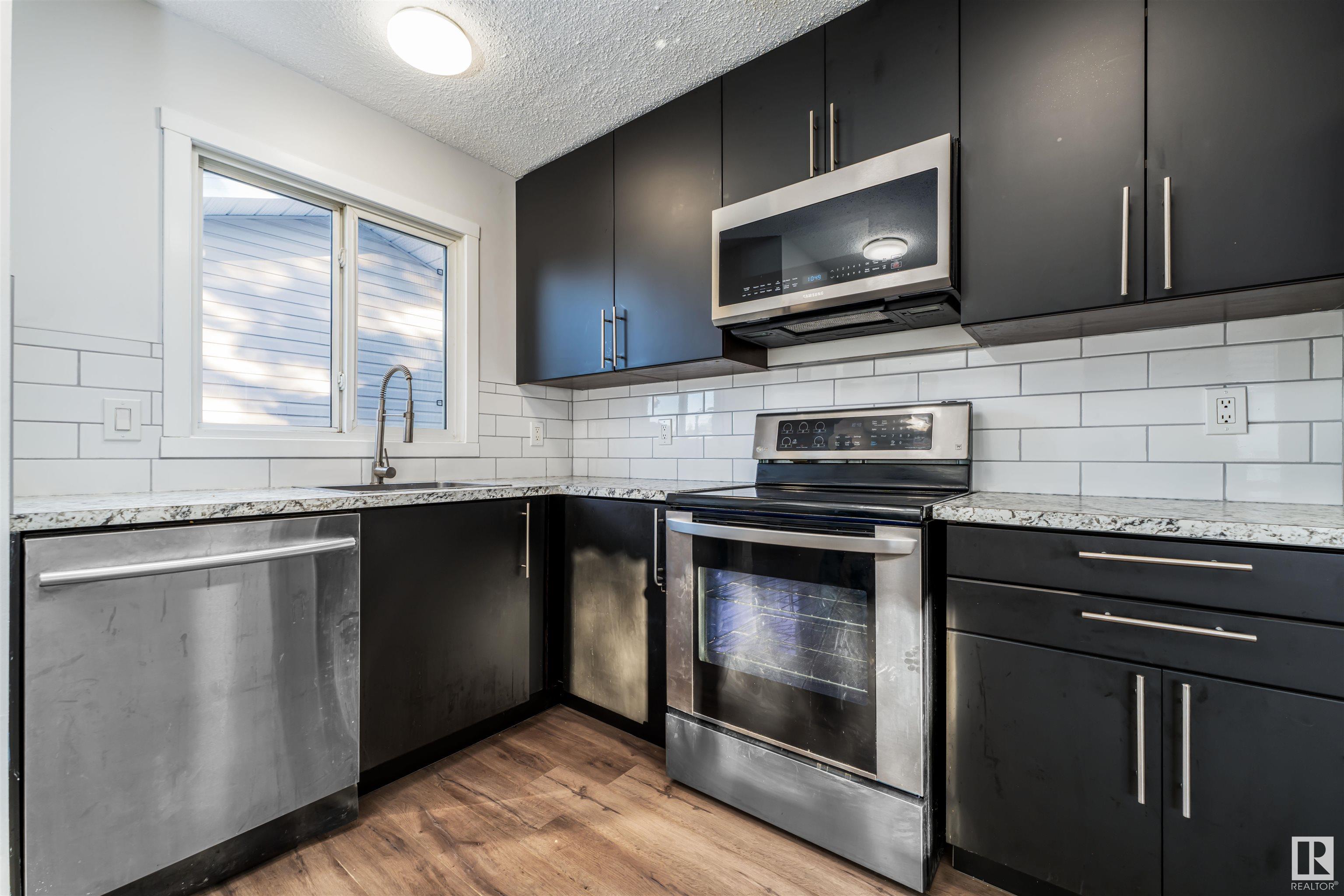      5611 40 AV NW , Edmonton,  ,T6L 1B1 ;  Listing Number: MLS E4415826
