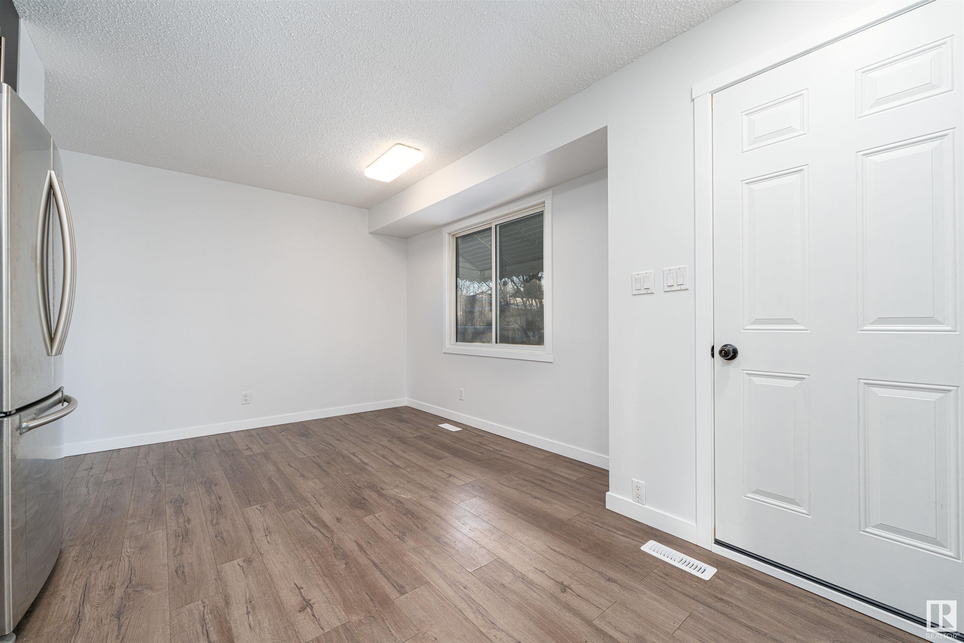      5611 40 AV NW , Edmonton,  ,T6L 1B1 ;  Listing Number: MLS E4415826