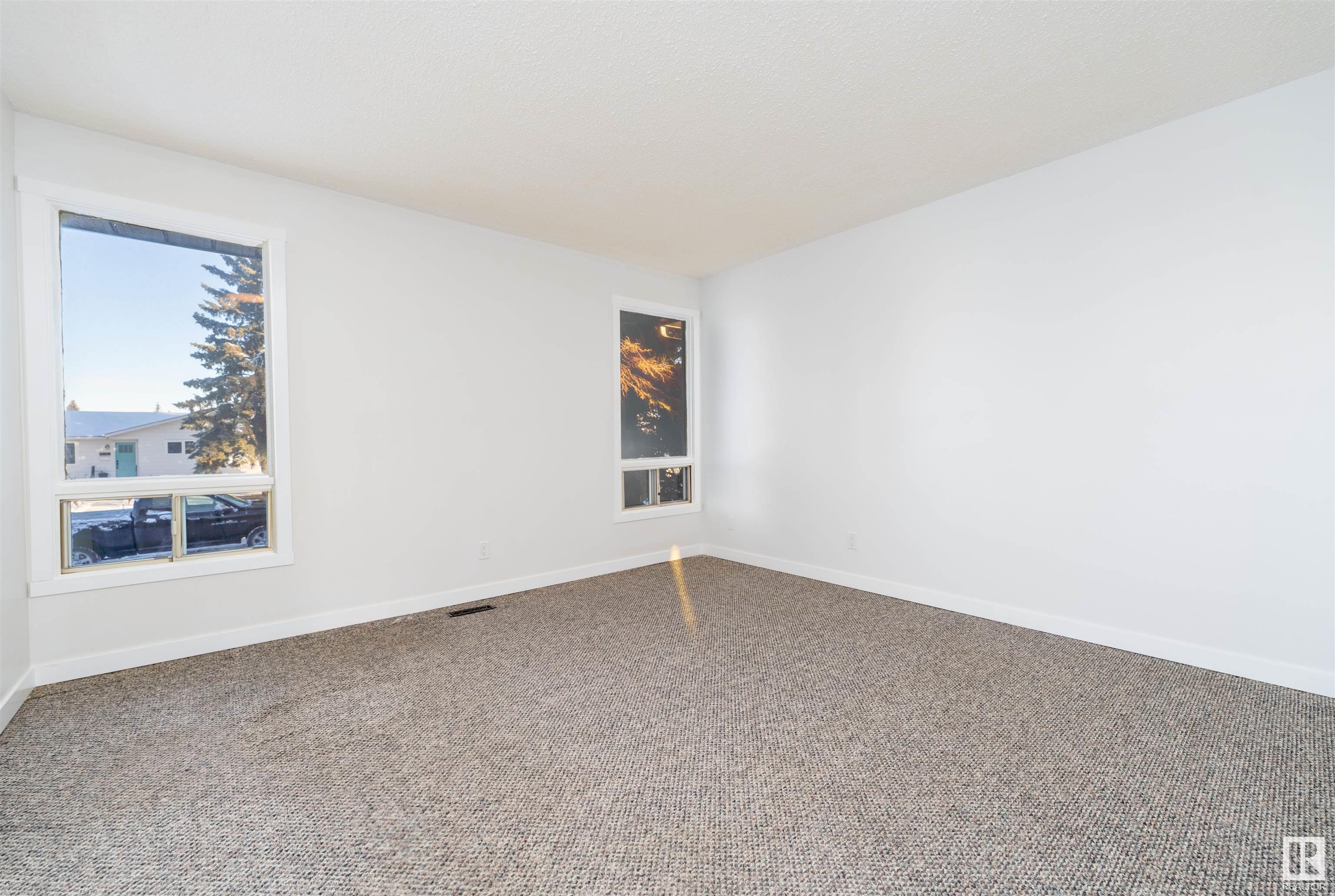      5611 40 AV NW , Edmonton,  ,T6L 1B1 ;  Listing Number: MLS E4415826