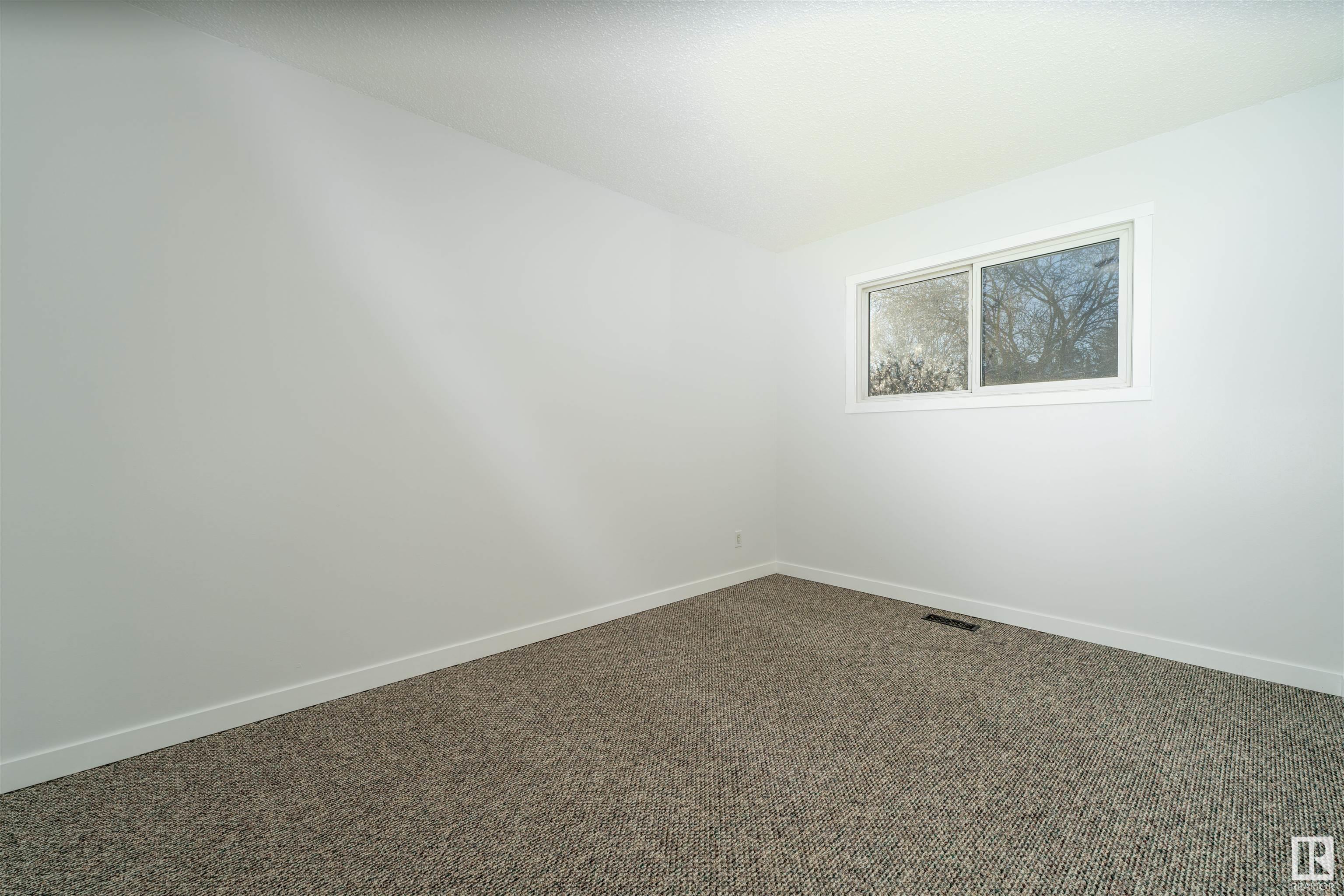      5611 40 AV NW , Edmonton,  ,T6L 1B1 ;  Listing Number: MLS E4415826