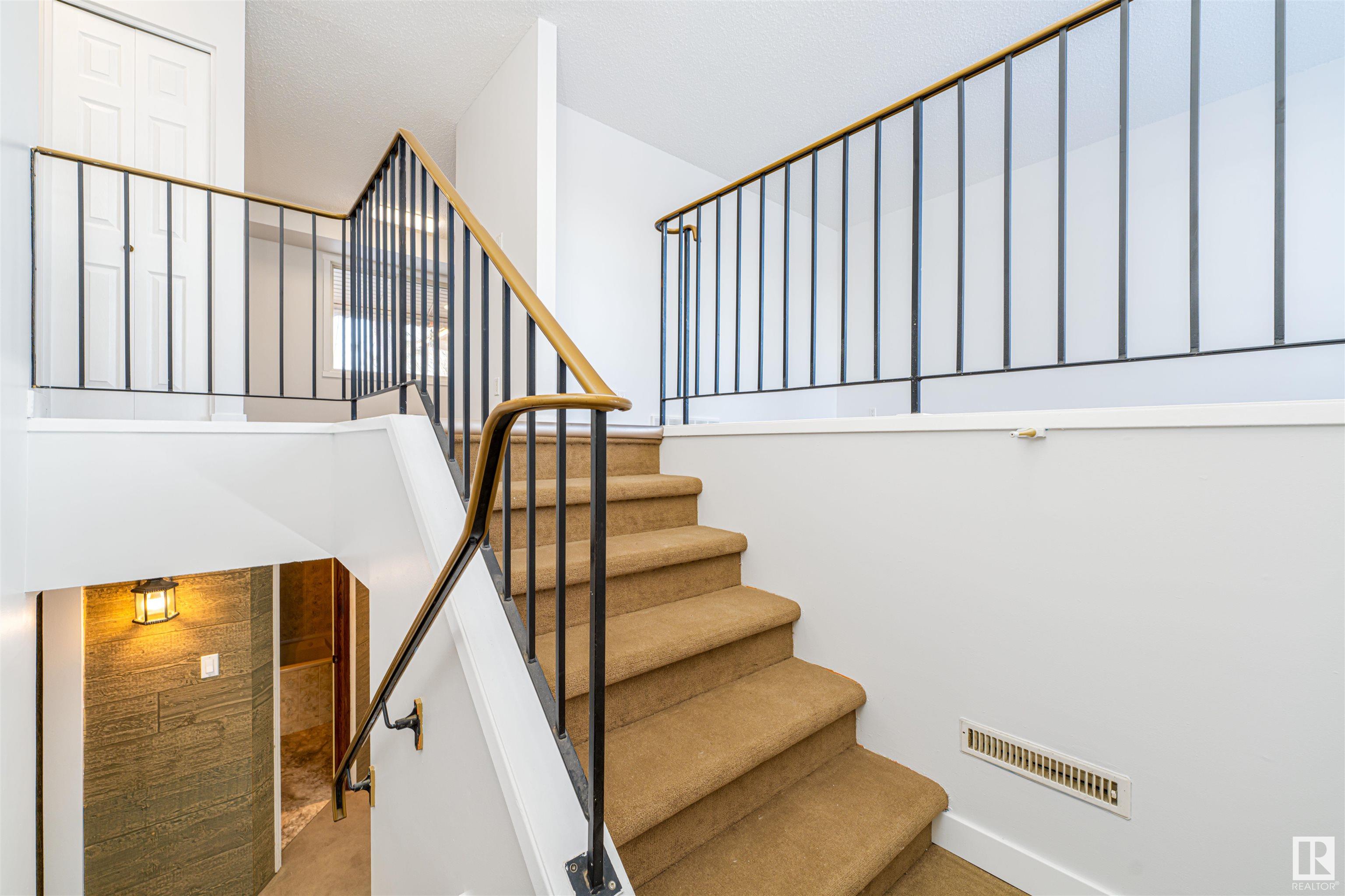      5611 40 AV NW , Edmonton,  ,T6L 1B1 ;  Listing Number: MLS E4415826