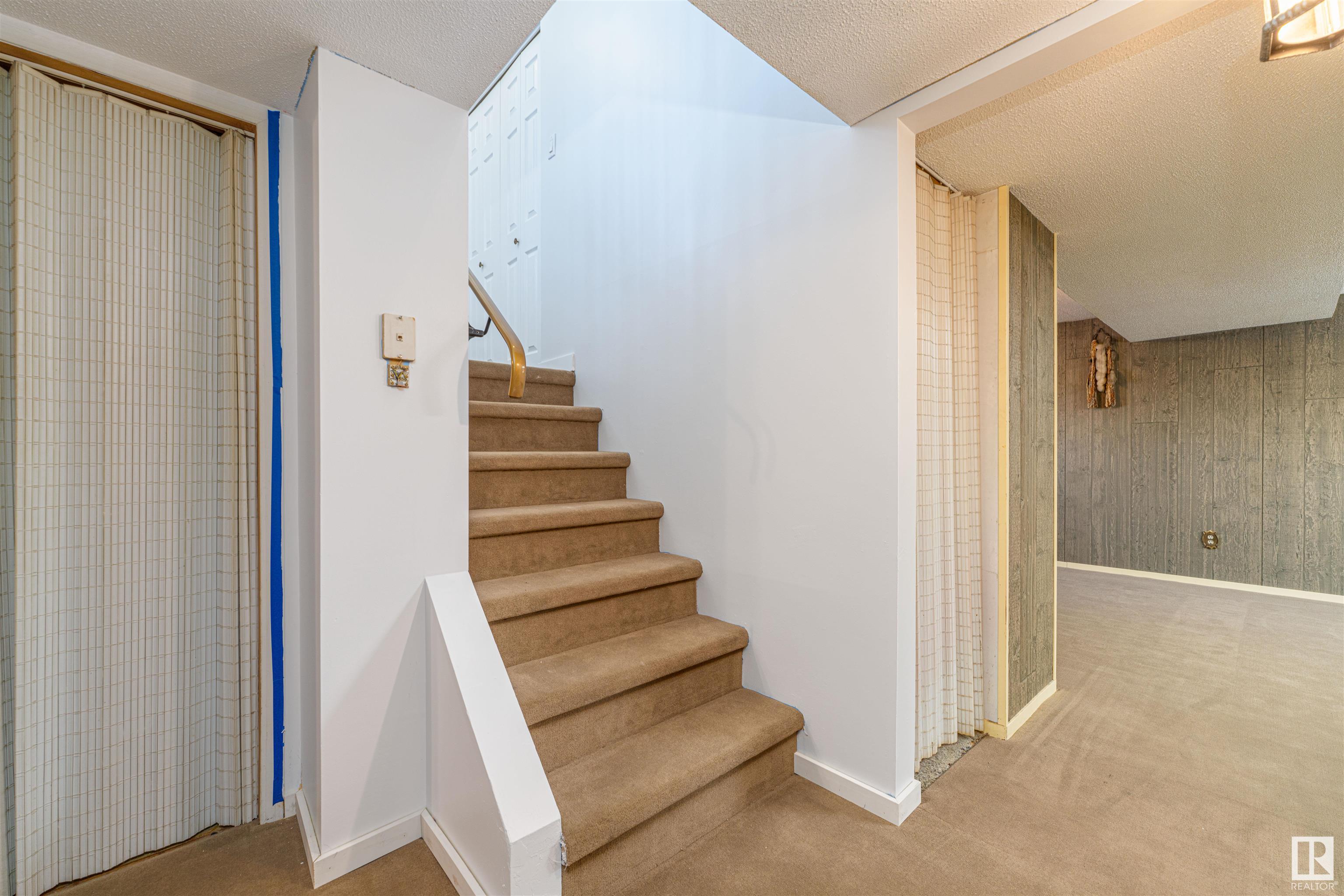      5611 40 AV NW , Edmonton,  ,T6L 1B1 ;  Listing Number: MLS E4415826