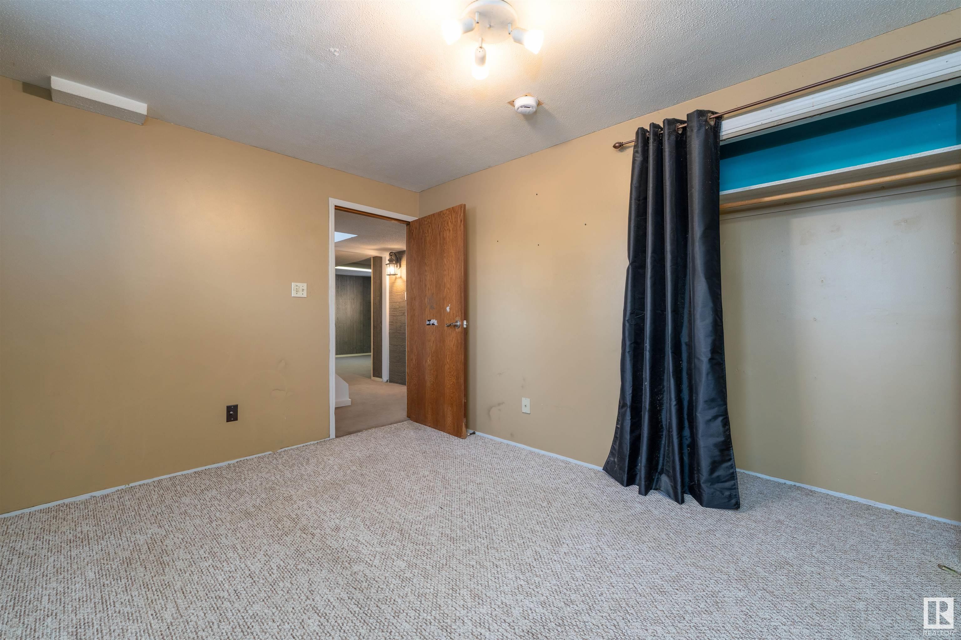      5611 40 AV NW , Edmonton,  ,T6L 1B1 ;  Listing Number: MLS E4415826