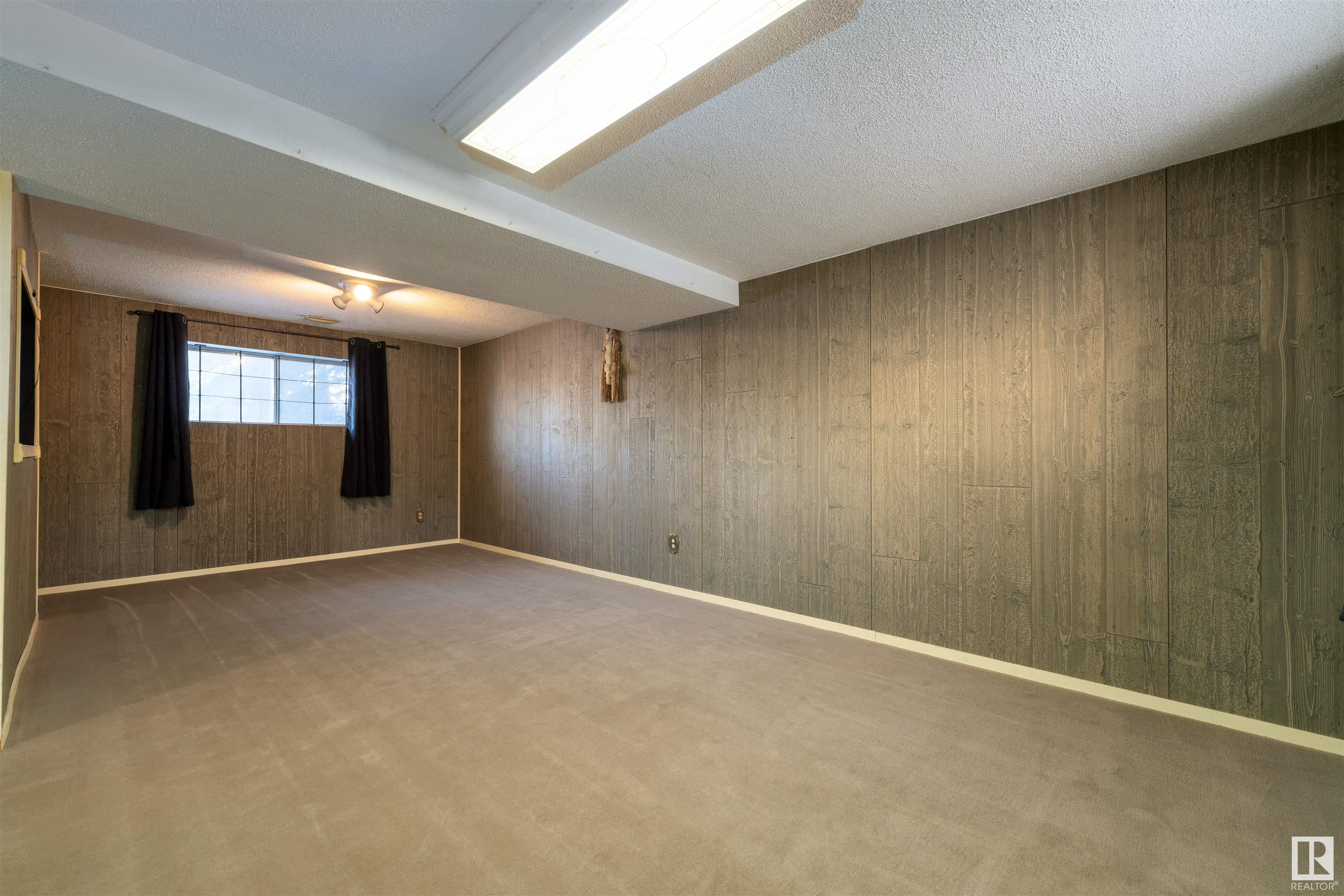      5611 40 AV NW , Edmonton,  ,T6L 1B1 ;  Listing Number: MLS E4415826