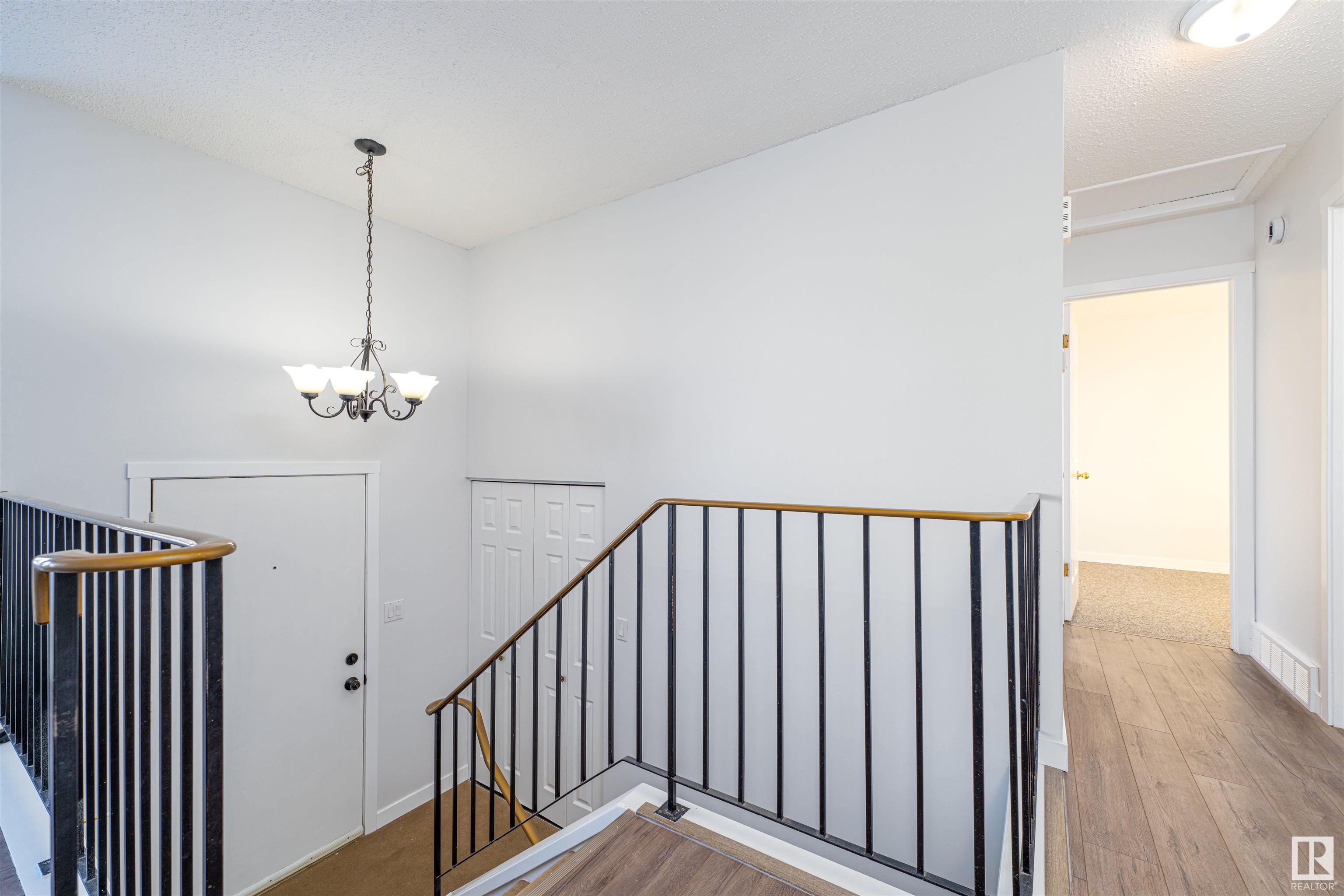      5611 40 AV NW , Edmonton,  ,T6L 1B1 ;  Listing Number: MLS E4415826