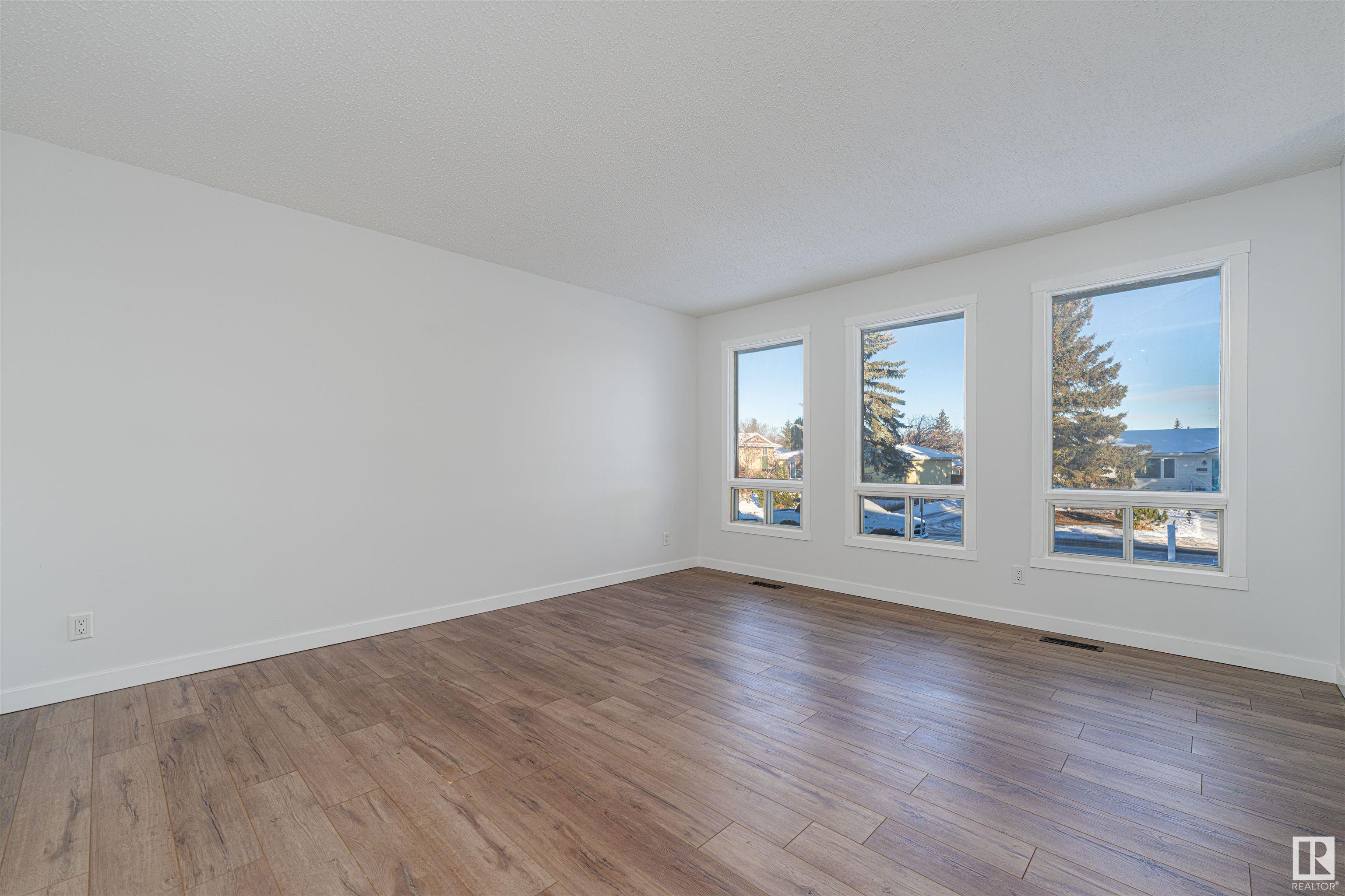      5611 40 AV NW , Edmonton,  ,T6L 1B1 ;  Listing Number: MLS E4415826