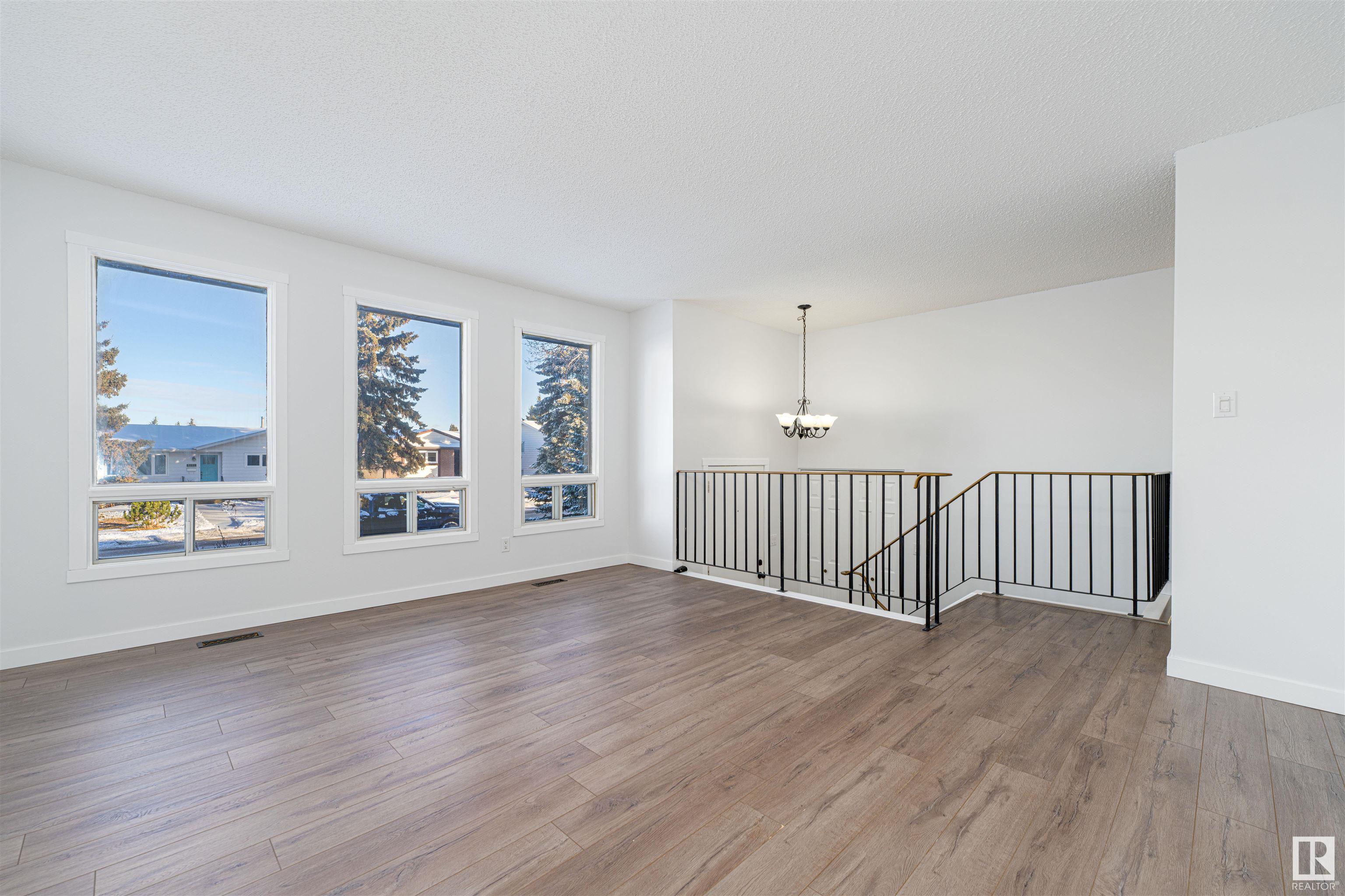      5611 40 AV NW , Edmonton,  ,T6L 1B1 ;  Listing Number: MLS E4415826