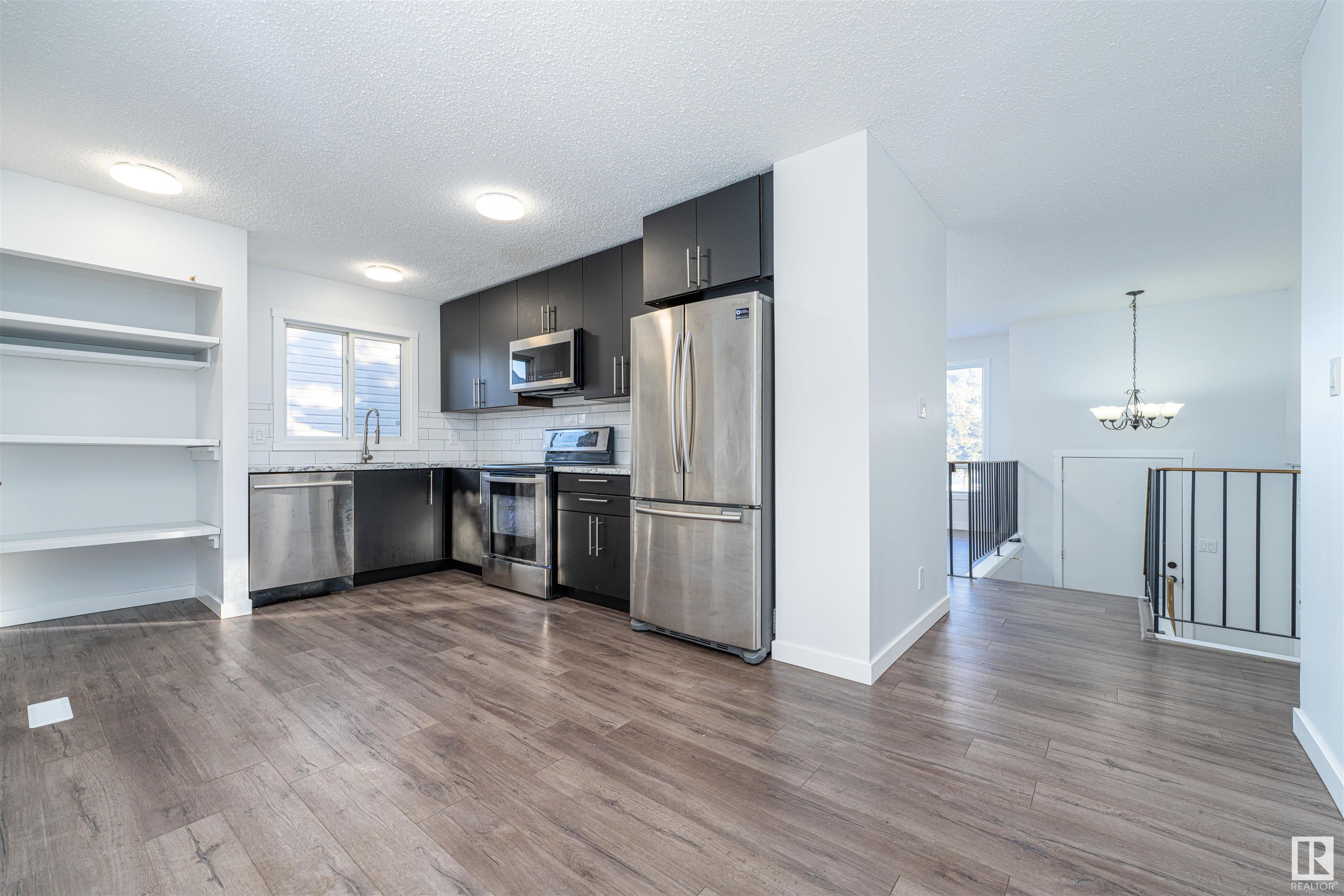      5611 40 AV NW , Edmonton,  ,T6L 1B1 ;  Listing Number: MLS E4415826