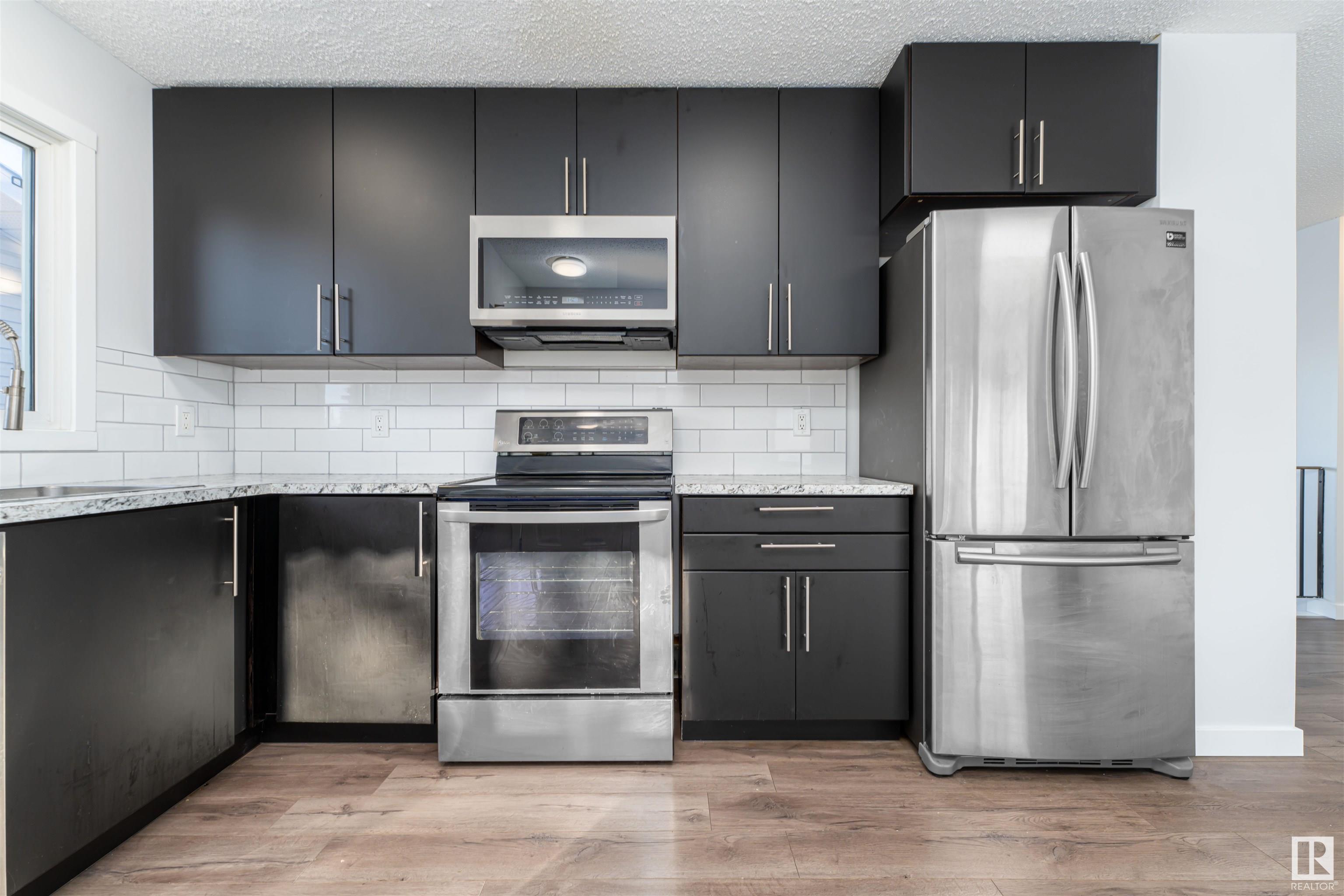      5611 40 AV NW , Edmonton,  ,T6L 1B1 ;  Listing Number: MLS E4415826