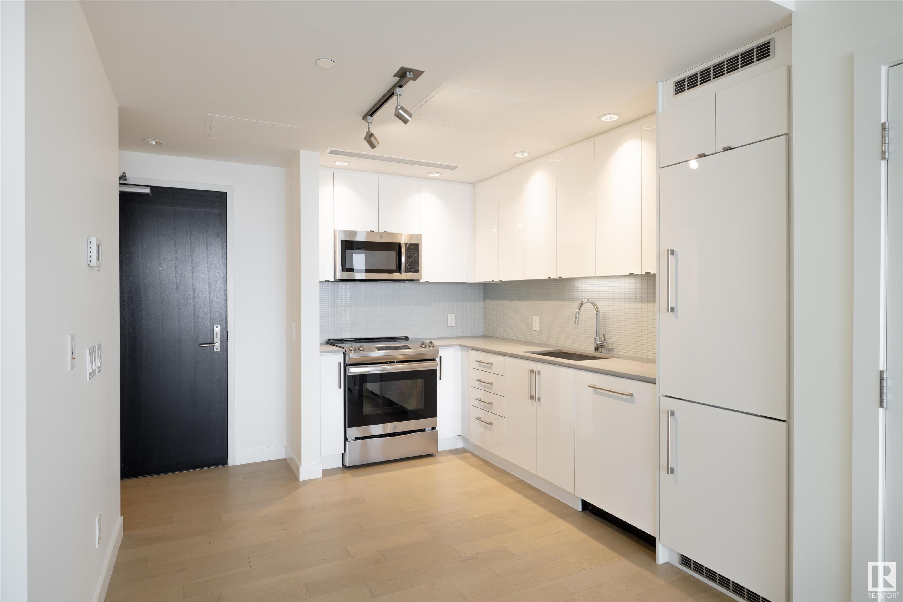      #4304 10310 102 ST NW , Edmonton,  ,T5J 4X1 ;  Listing Number: MLS E4415859
