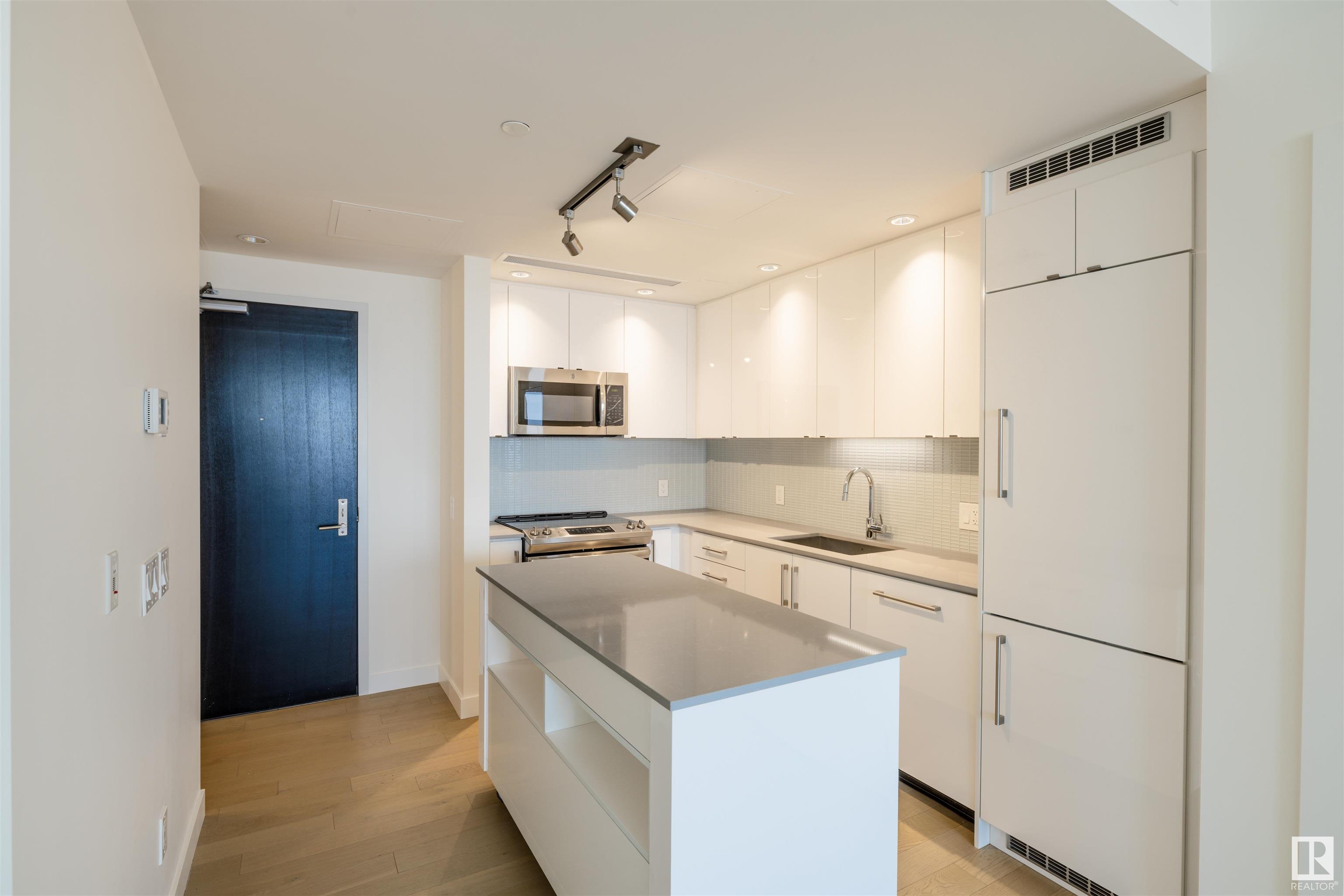      #4304 10310 102 ST NW , Edmonton,  ,T5J 4X1 ;  Listing Number: MLS E4415859
