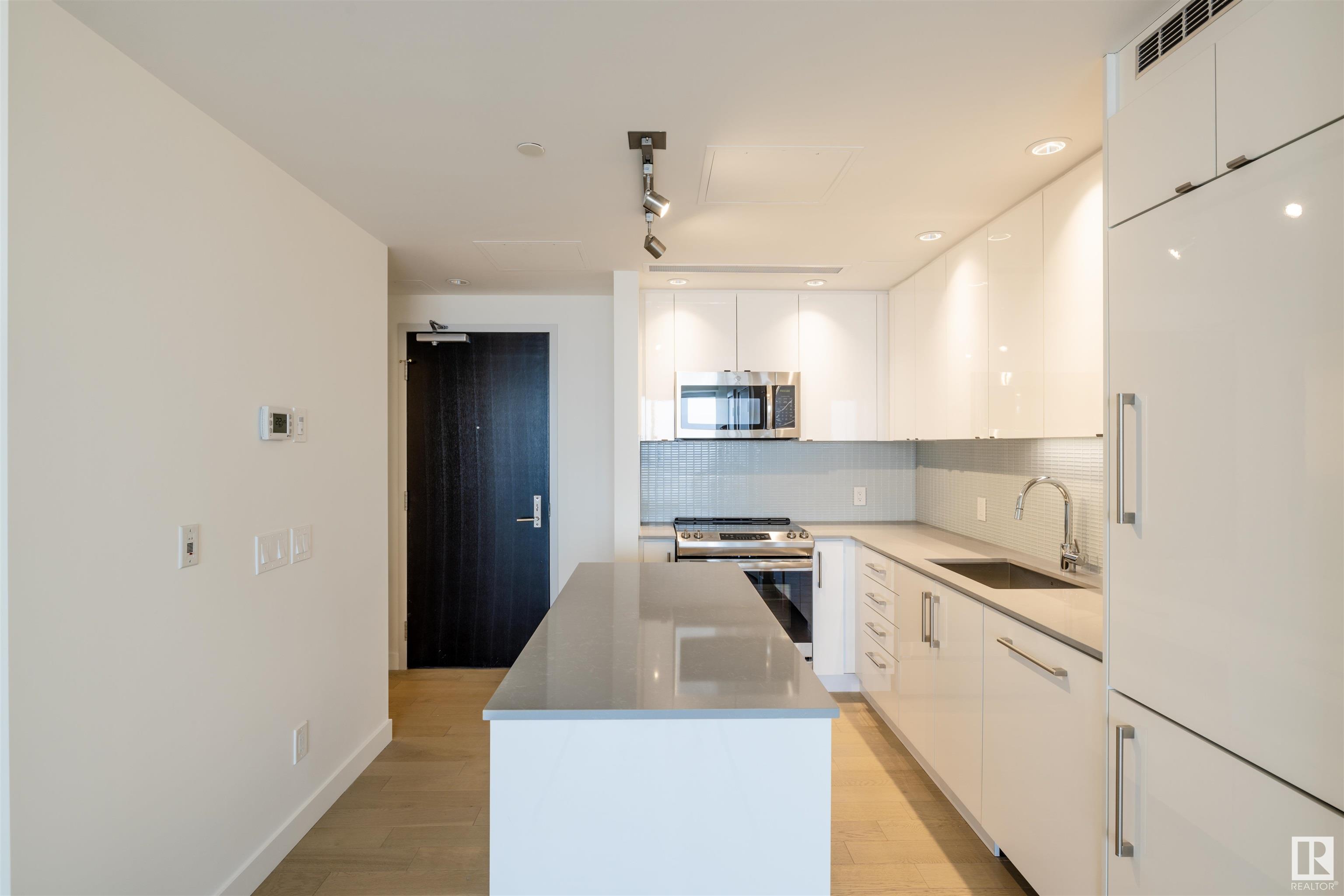      #4304 10310 102 ST NW , Edmonton,  ,T5J 4X1 ;  Listing Number: MLS E4415859