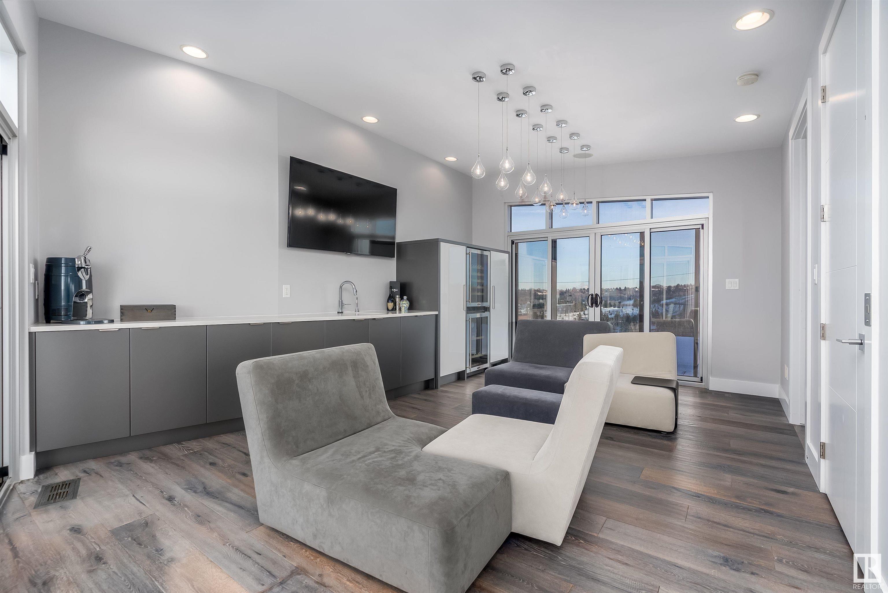      9509 99B ST NW , Edmonton,  ,T6E 3X1 ;  Listing Number: MLS E4415875