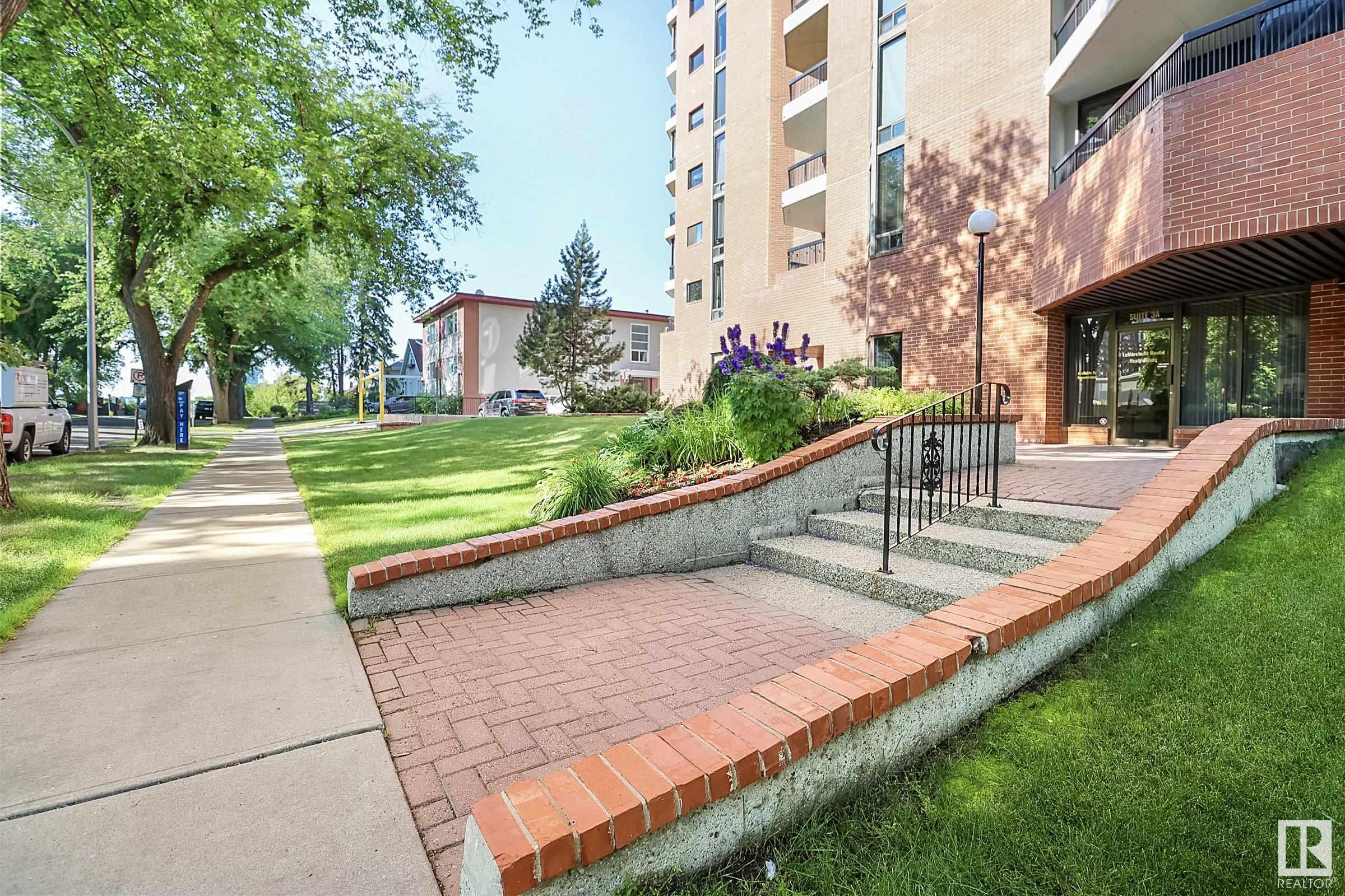      #001 11503 100 AV NW , Edmonton,  ,T5K 2K7 ;  Listing Number: MLS E4415892