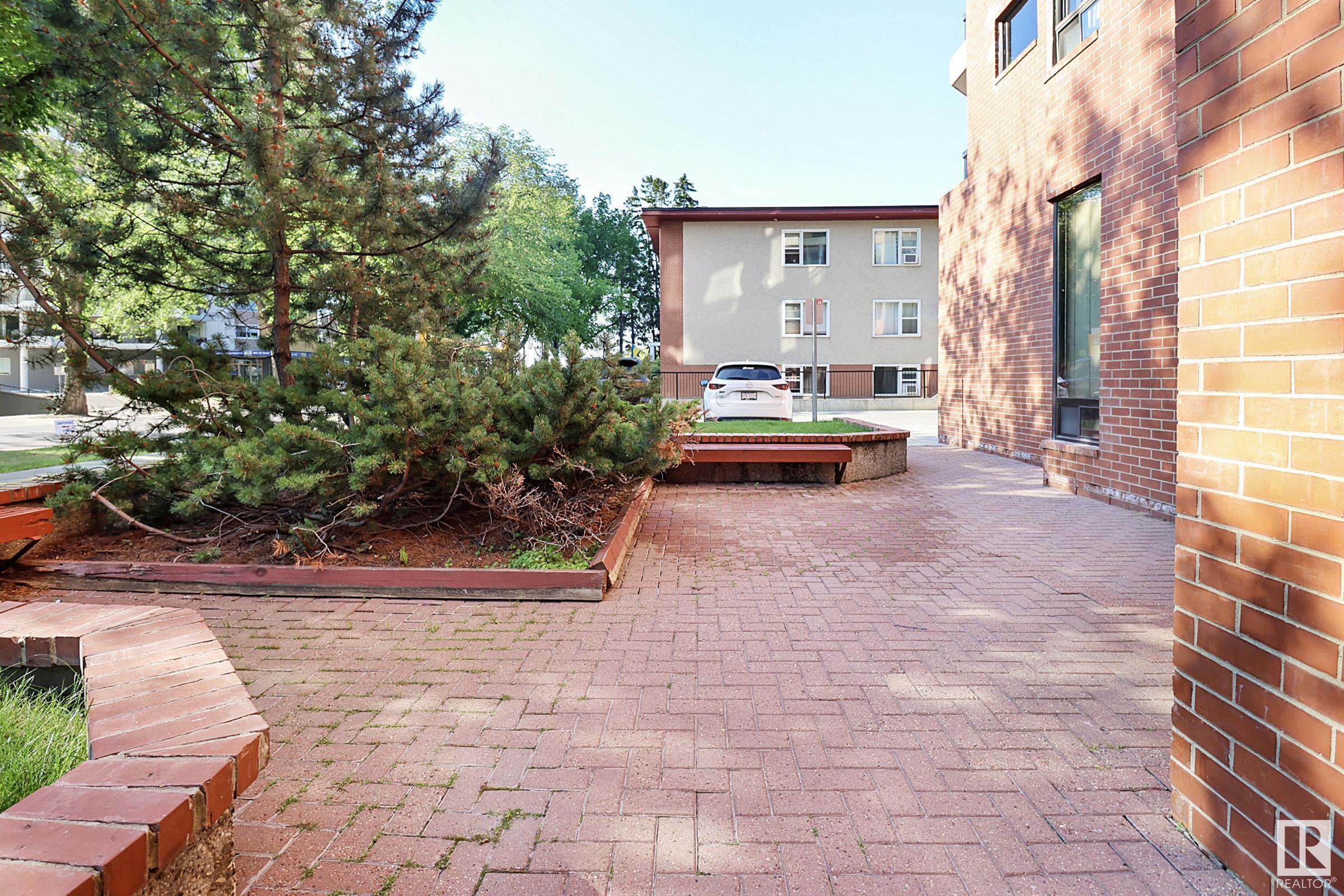      #001 11503 100 AV NW , Edmonton,  ,T5K 2K7 ;  Listing Number: MLS E4415892