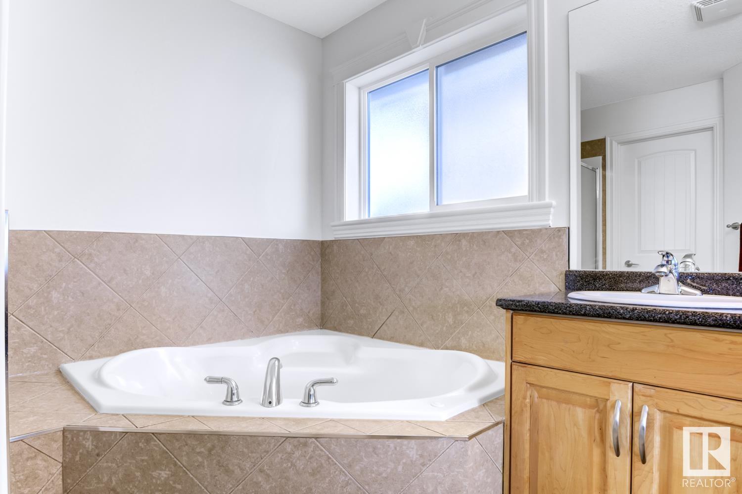      3020 MACNEIL WY NW , Edmonton,  ,T6R 3V1 ;  Listing Number: MLS E4415899