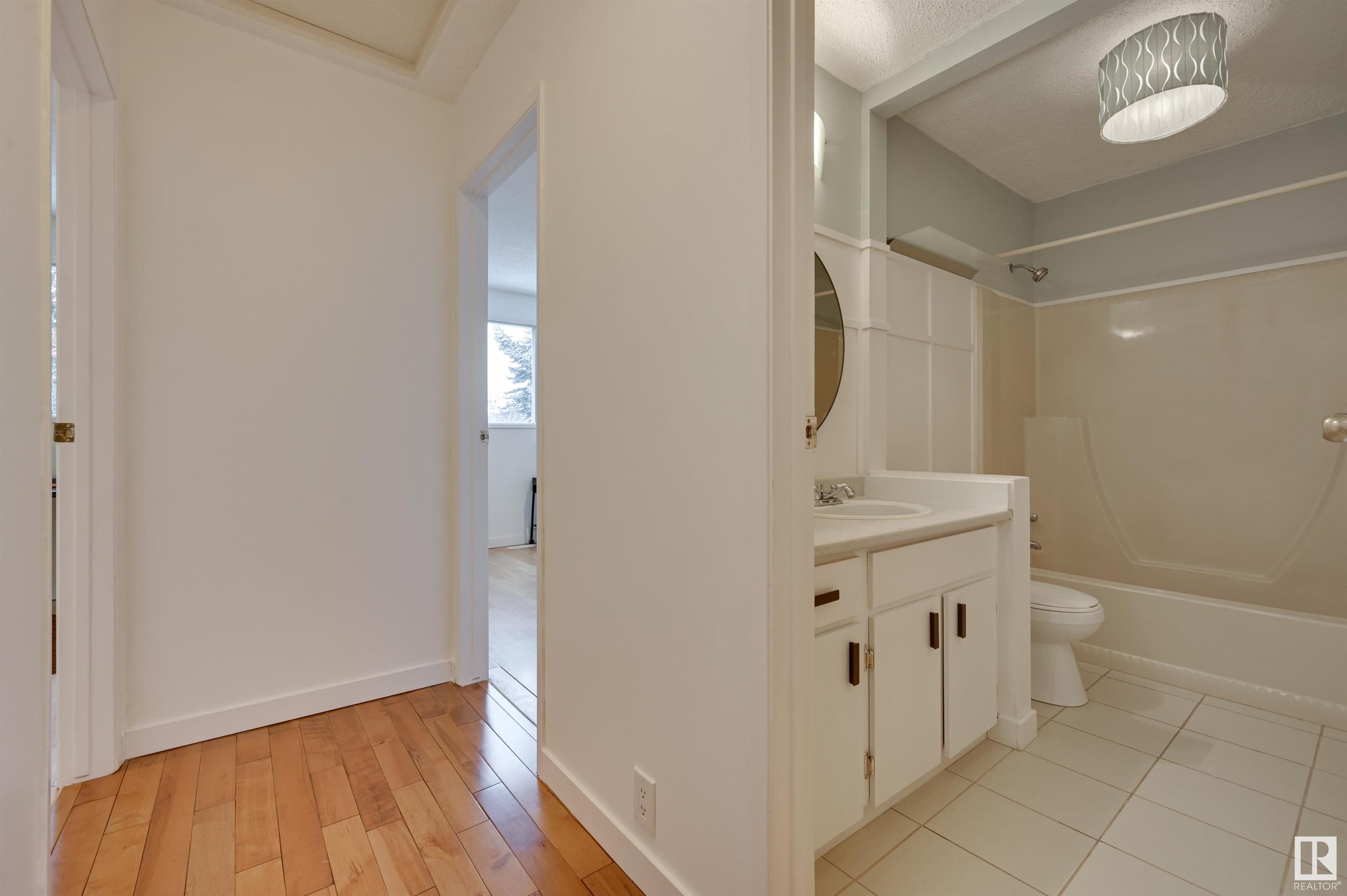      5612 93A AV NW , Edmonton,  ,T6B 2K7 ;  Listing Number: MLS E4415929