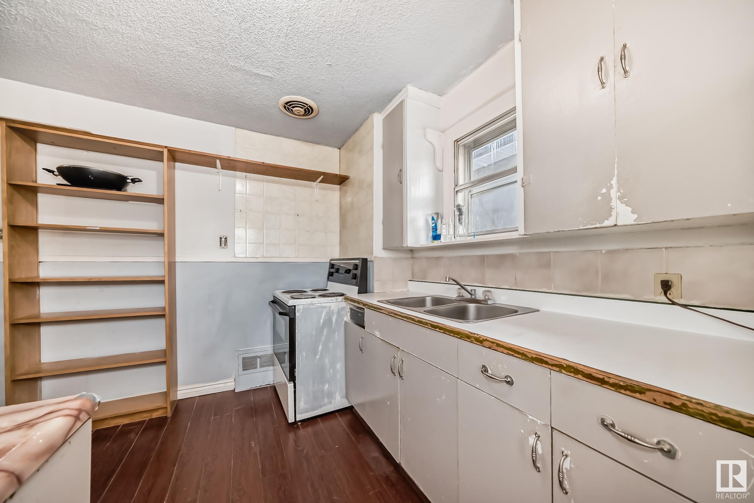      11538 90 ST NW NW , Edmonton,  ,T5B 3Y1 ;  Listing Number: MLS E4415937