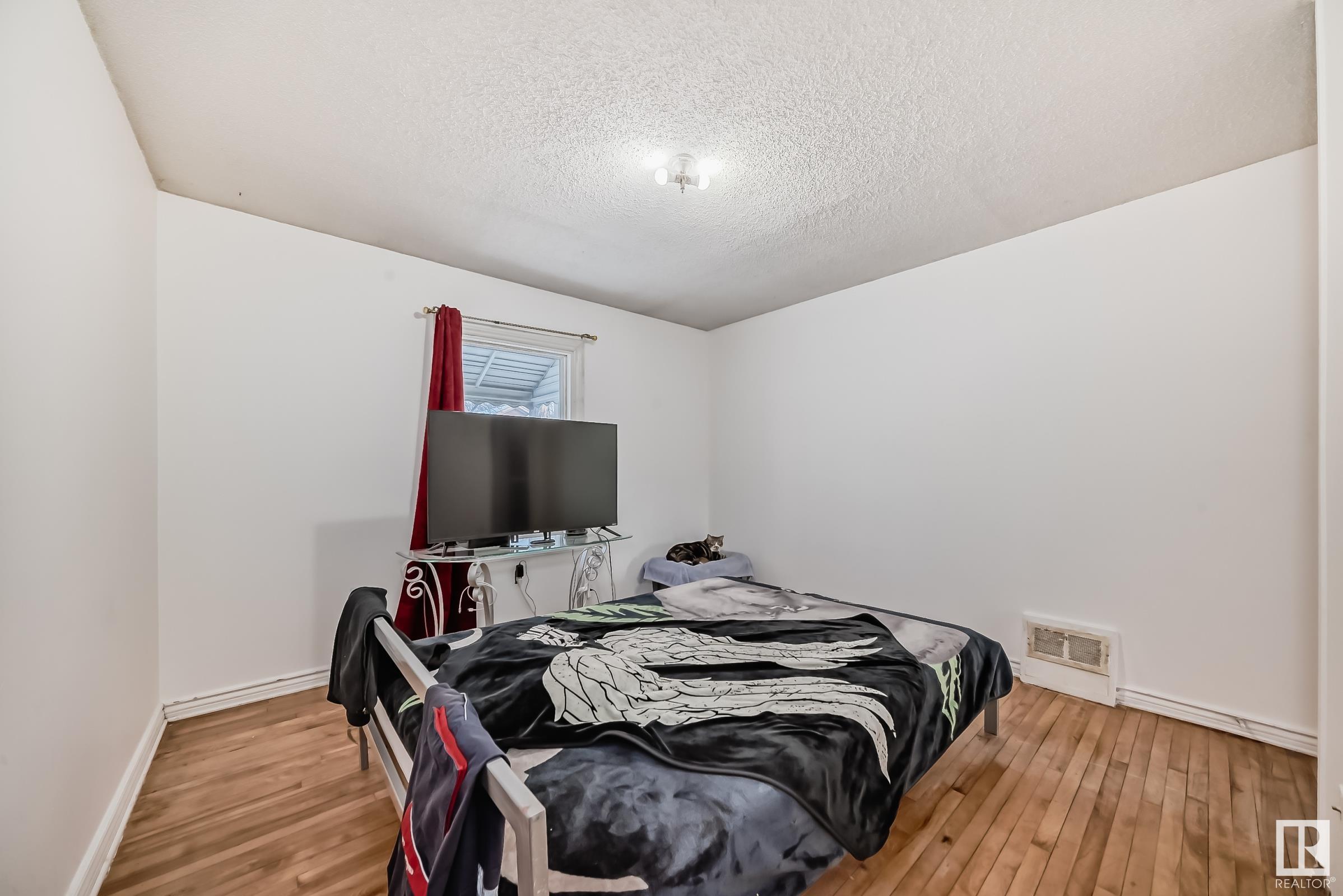      11538 90 ST NW NW , Edmonton,  ,T5B 3Y1 ;  Listing Number: MLS E4415937